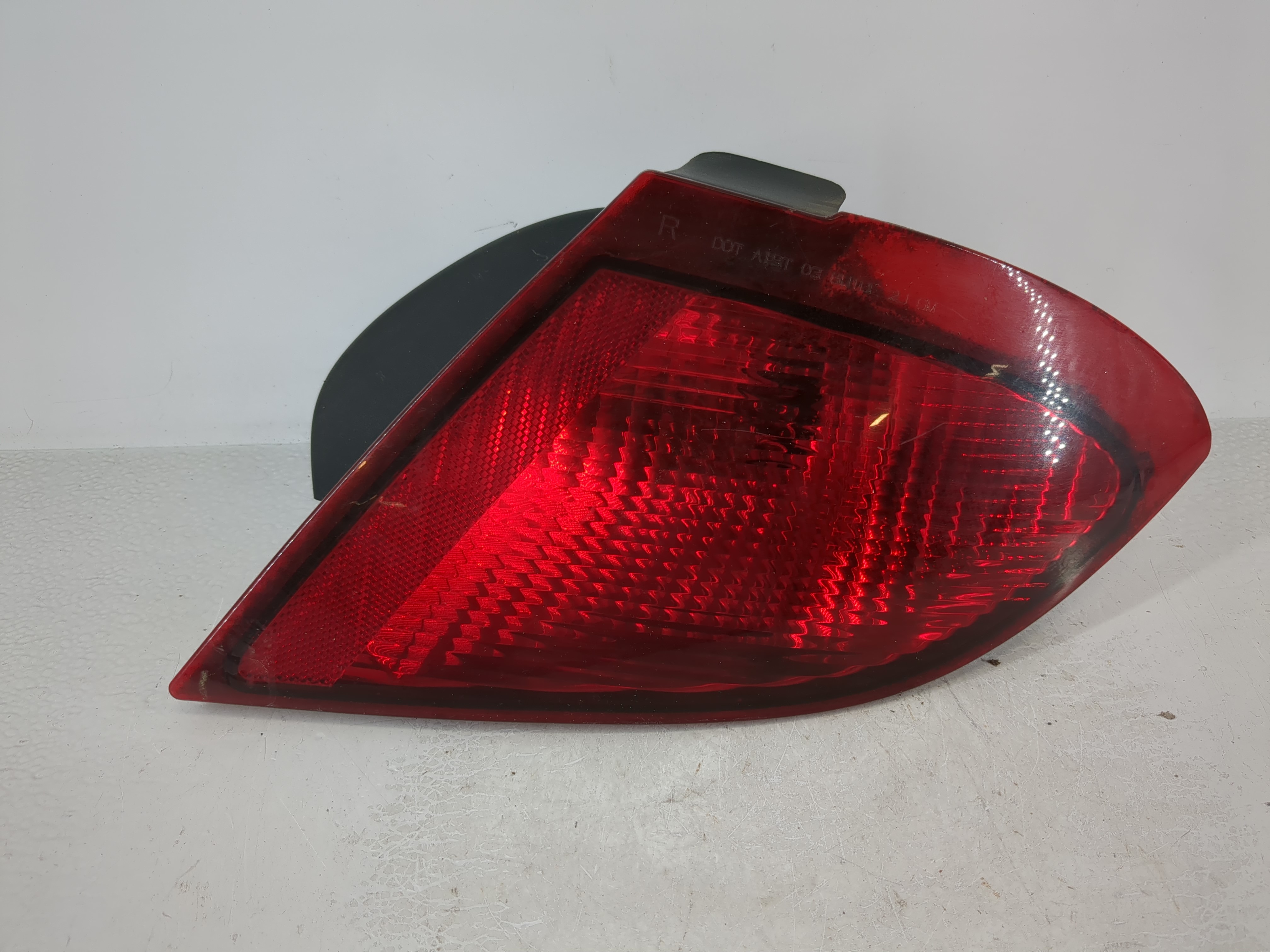 2003-2005 Pontiac Sunfire Passenger Right Side Tail Light Taillight Oem 1126859 - Oemusedautoparts1.com