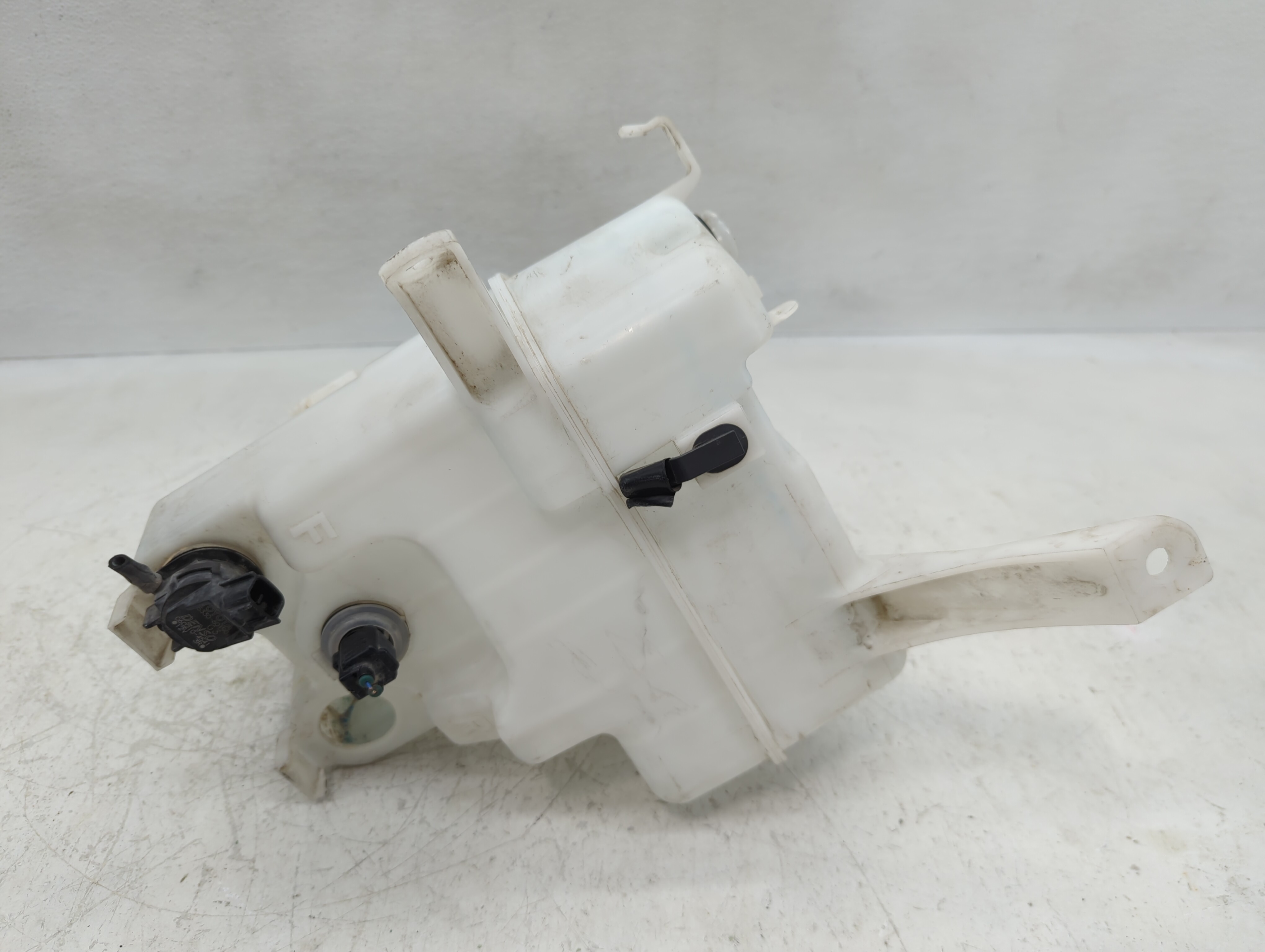 Picture of 2014-2017 Lexus Ct200h Windshield Washer Fluid Reservoir Bottle Oem 1127066