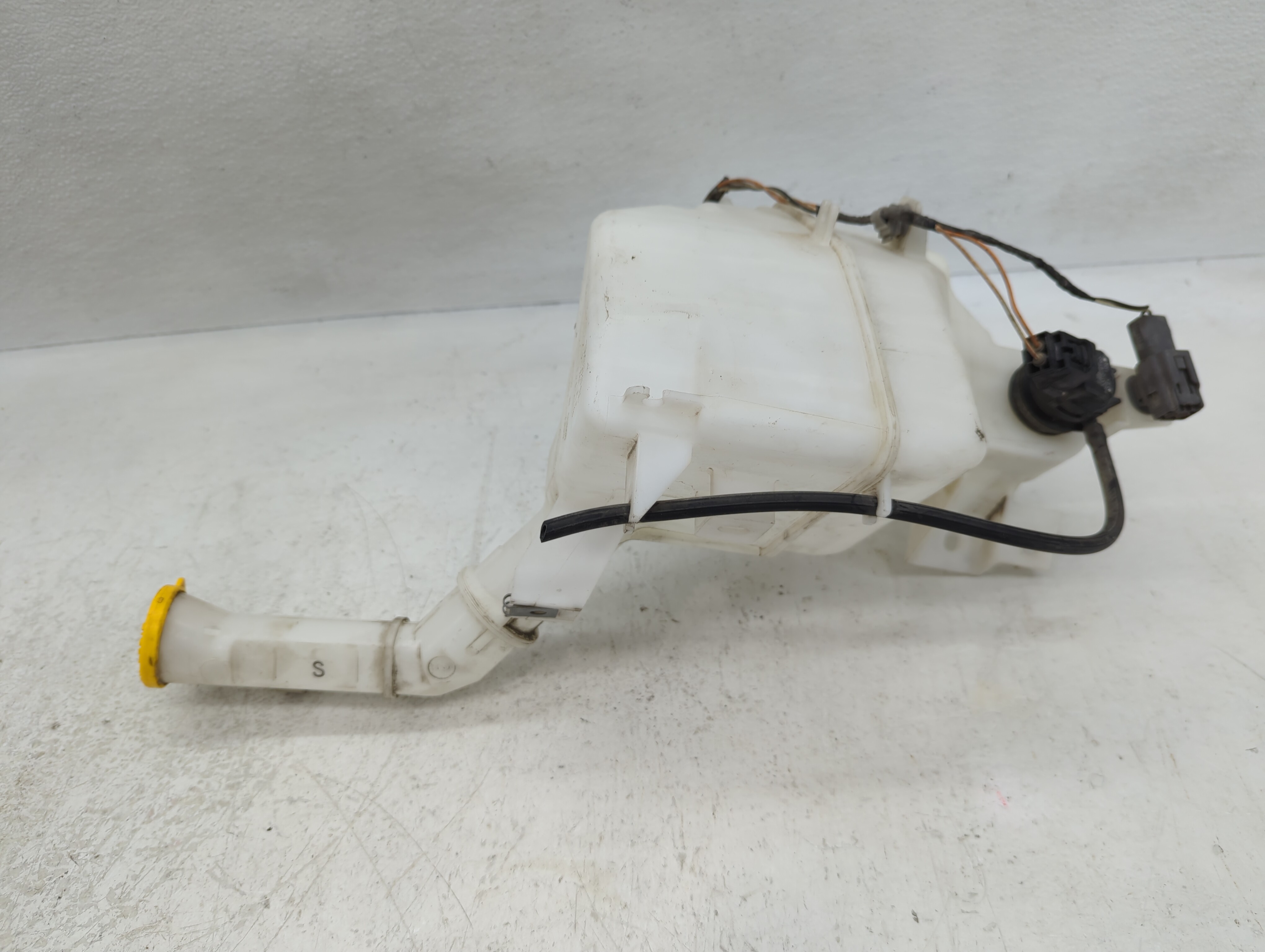 2010-2013 Mazda 3 Windshield Washer Fluid Reservoir Bottle Oem 1127074 - Oemusedautoparts1.com
