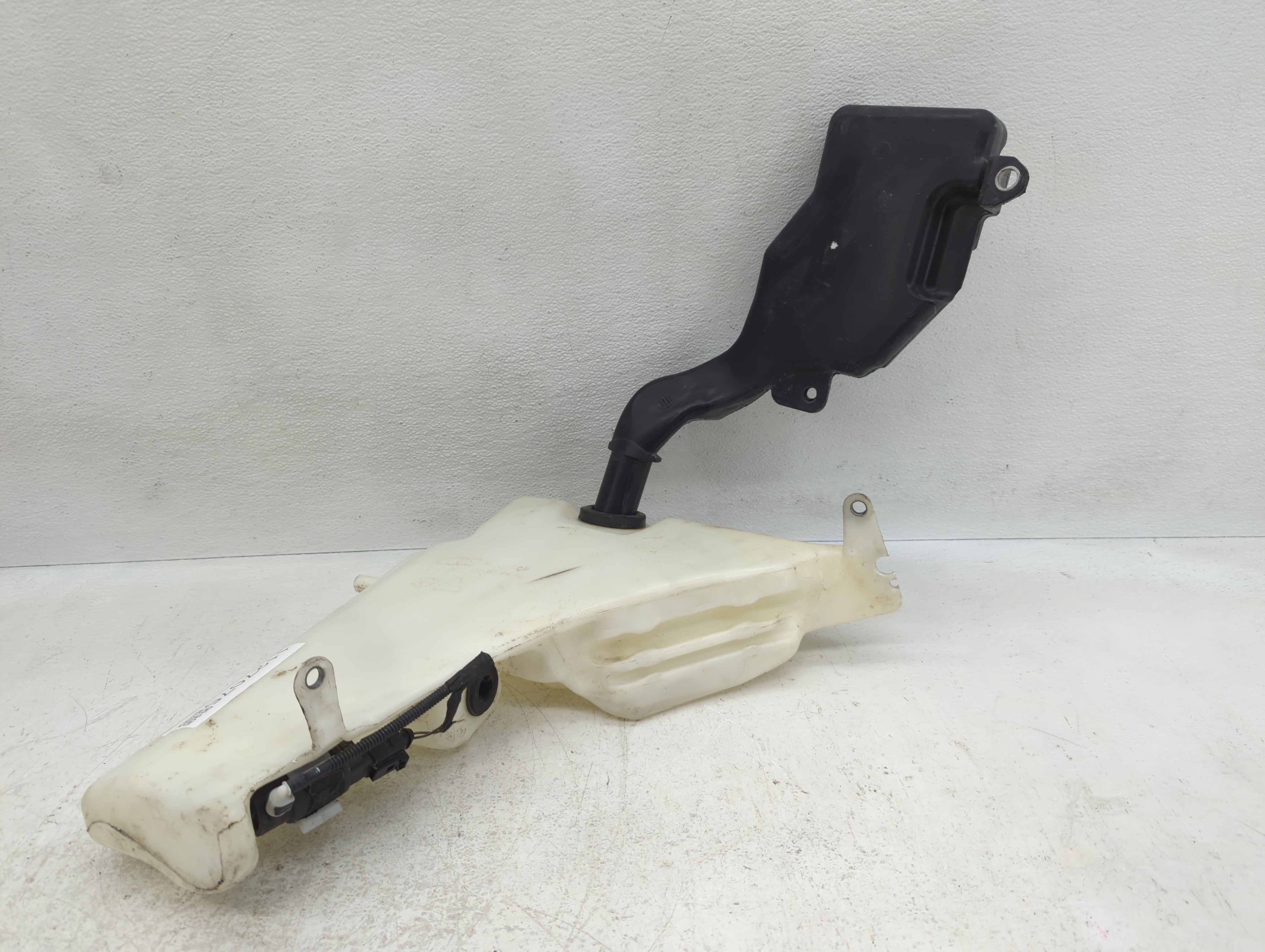 Picture of 2009-2016 Audi A4 Windshield Washer Fluid Reservoir Bottle Oem 1127075