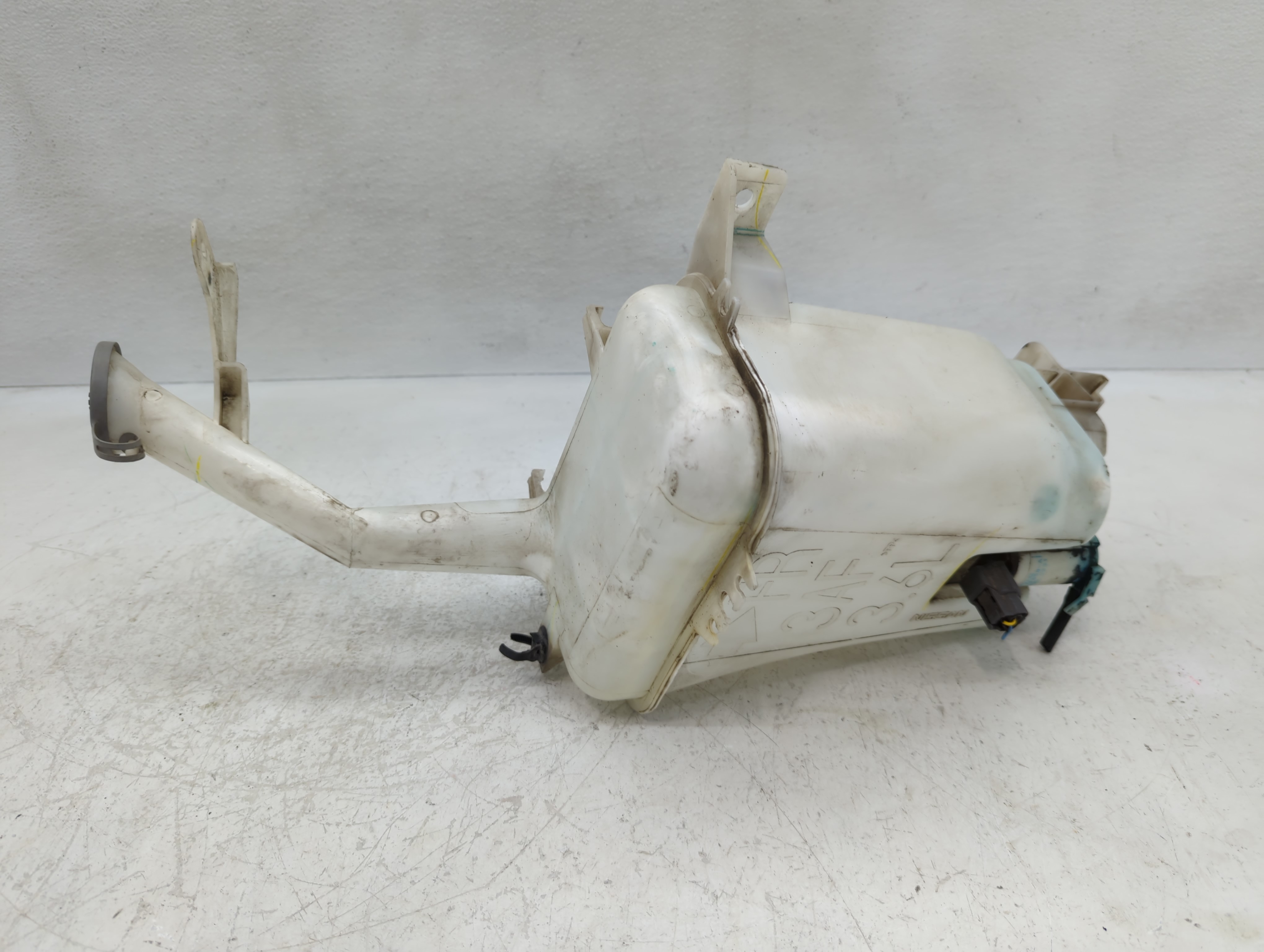 Picture of 2012-2019 Nissan Versa Windshield Washer Fluid Reservoir Bottle Oem 1127096
