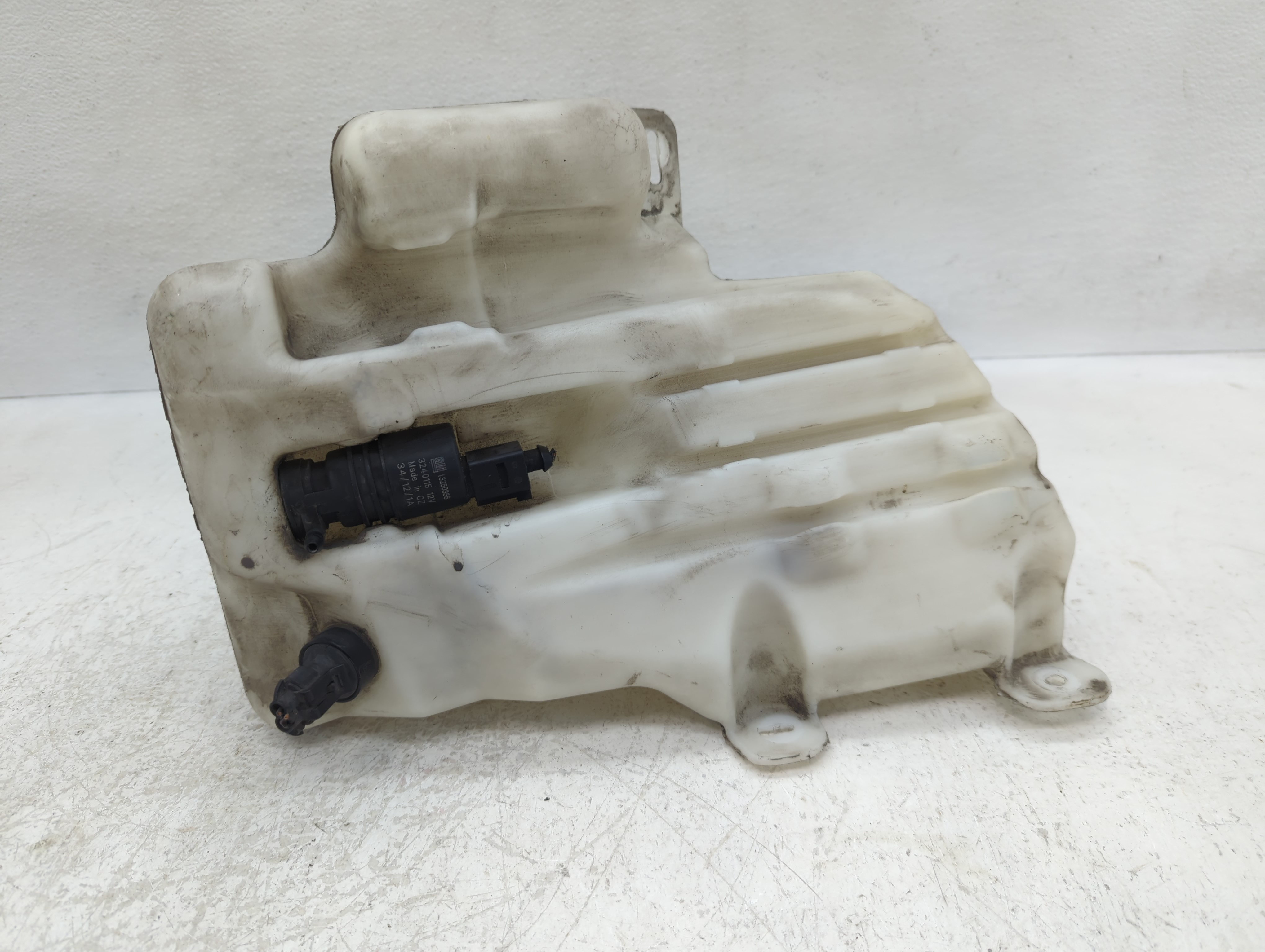 2013-2019 Cadillac Xts Windshield Washer Fluid Reservoir Bottle Oem 1127097 - Oemusedautoparts1.com