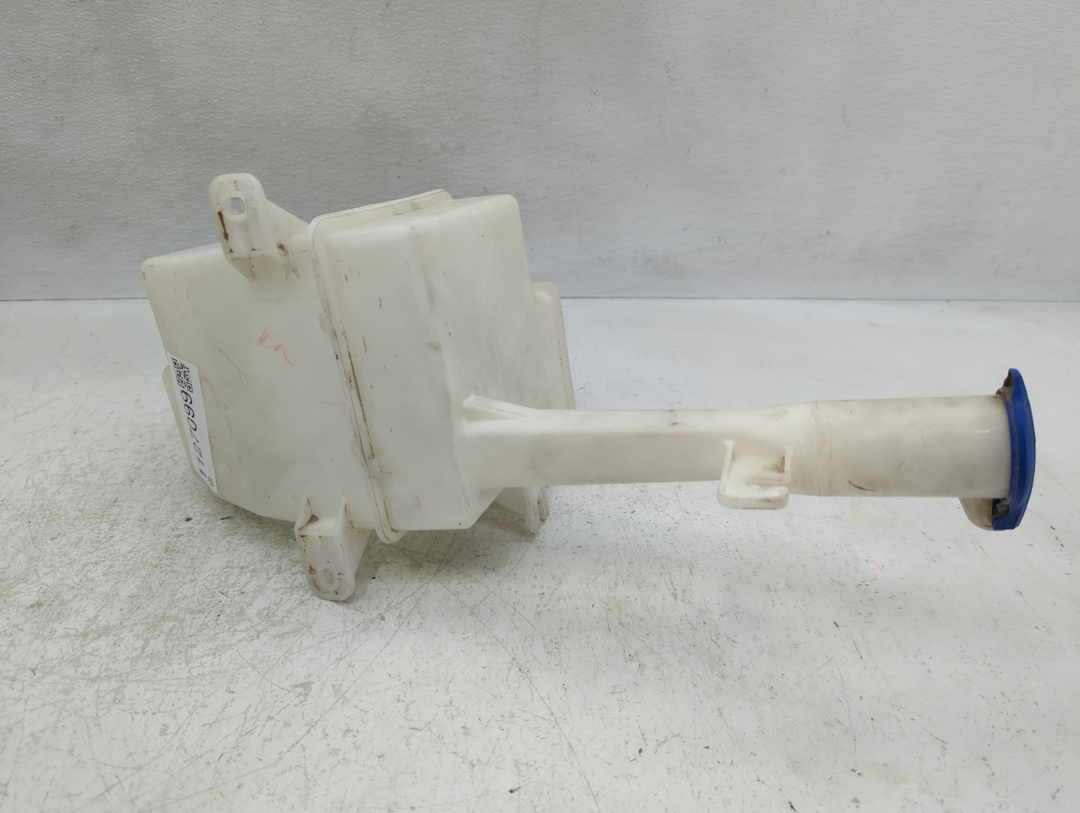 Picture of 2011-2015 Hyundai Sonata Windshield Washer Fluid Reservoir Bottle Oem 1127099