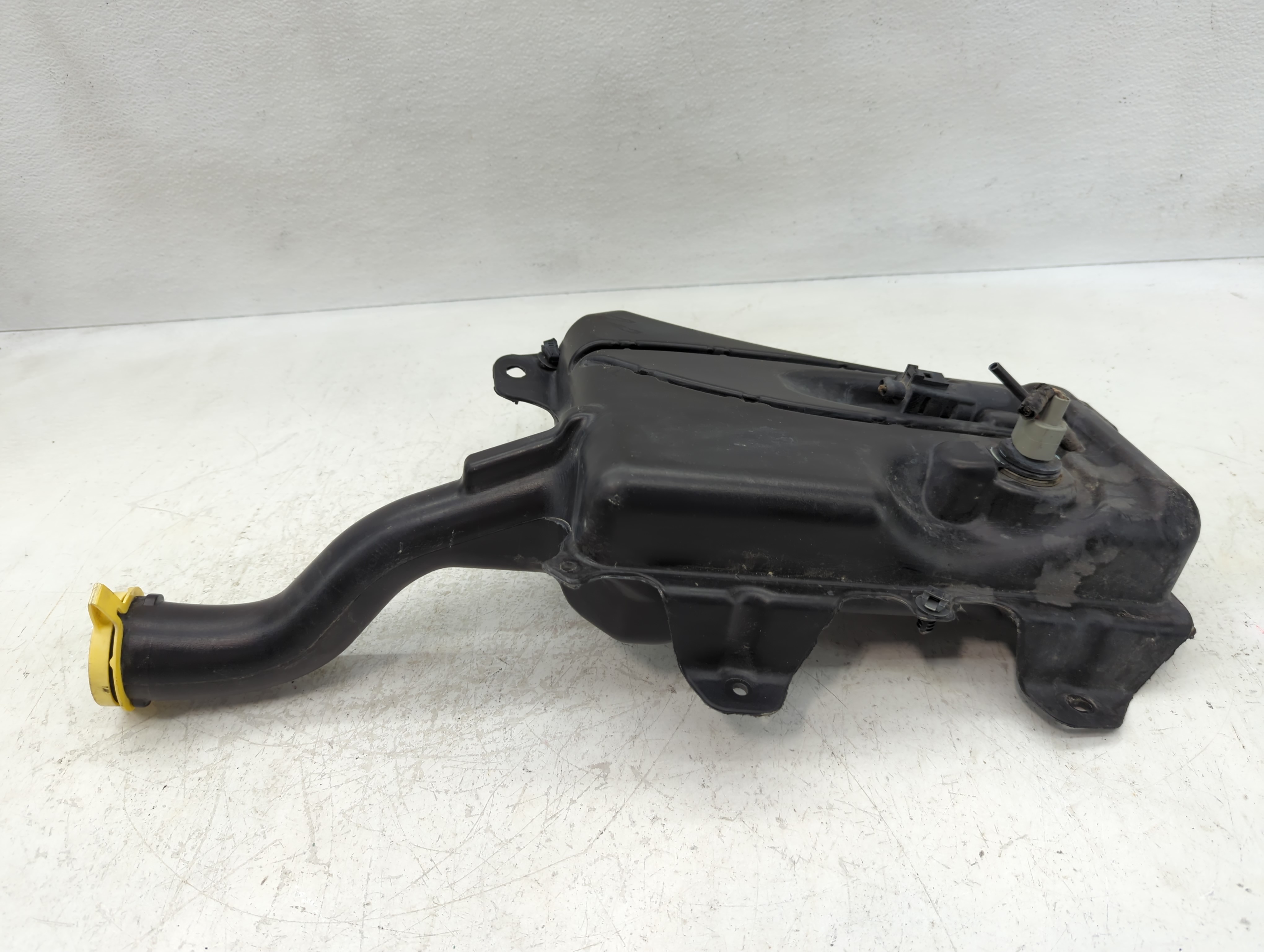 Picture of 2015-2017 Chrysler 200 Windshield Washer Fluid Reservoir Bottle Oem 1127100