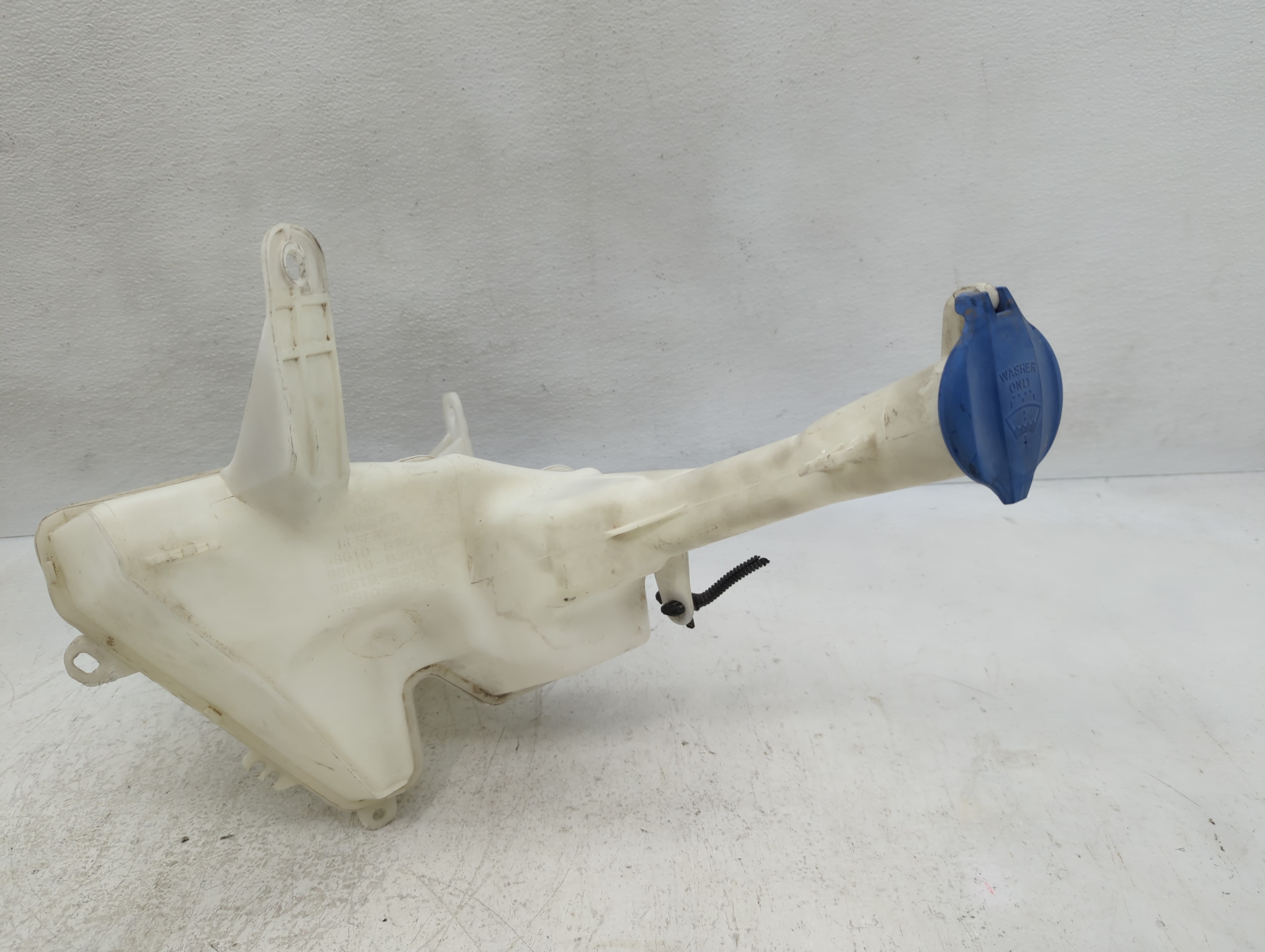 2014-2019 Kia Soul Windshield Washer Fluid Reservoir Bottle Oem 1127148 - Oemusedautoparts1.com