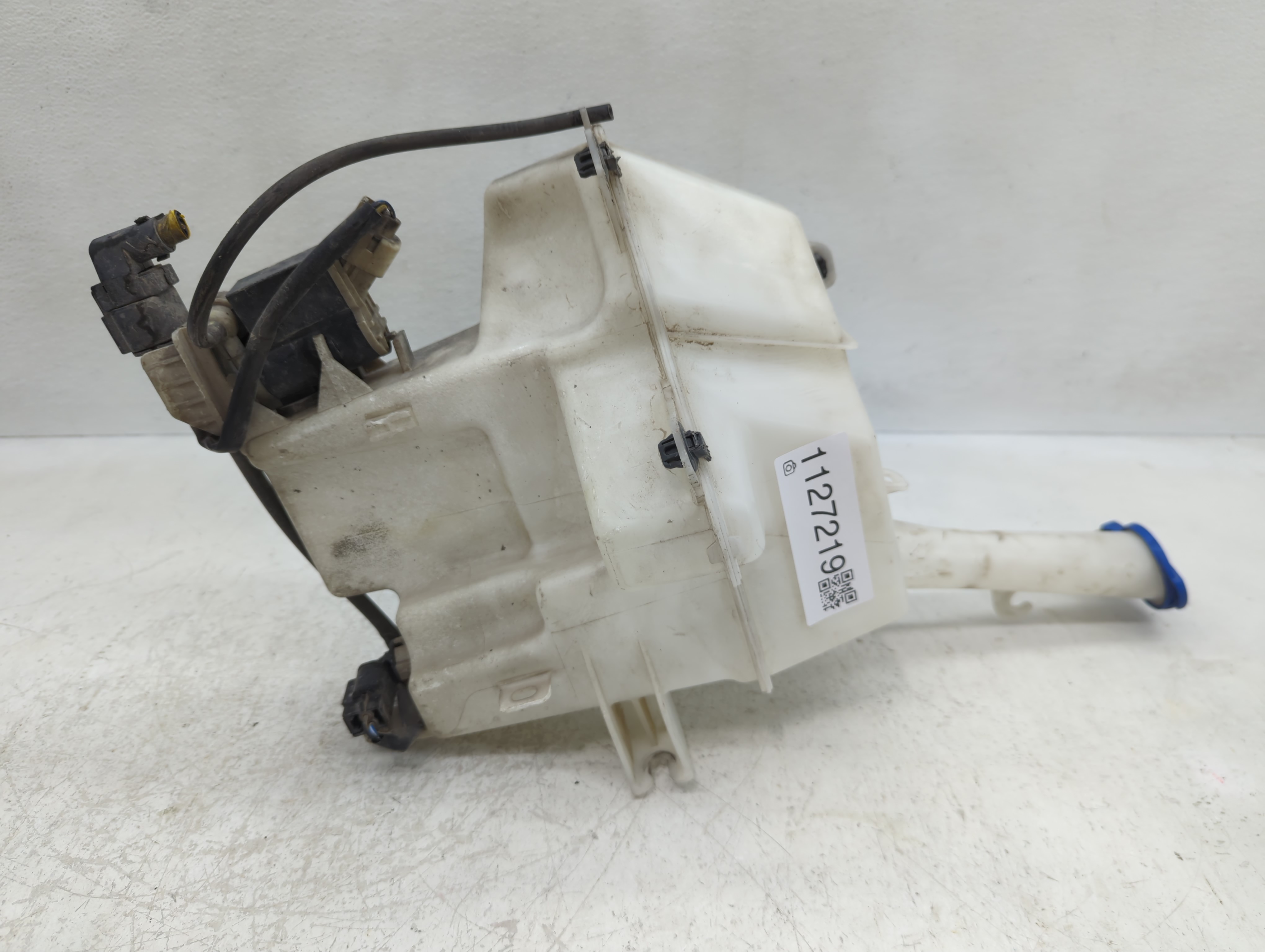 2013-2017 Hyundai Veloster Windshield Washer Fluid Reservoir Bottle Oem 1127219 - Oemusedautoparts1.com