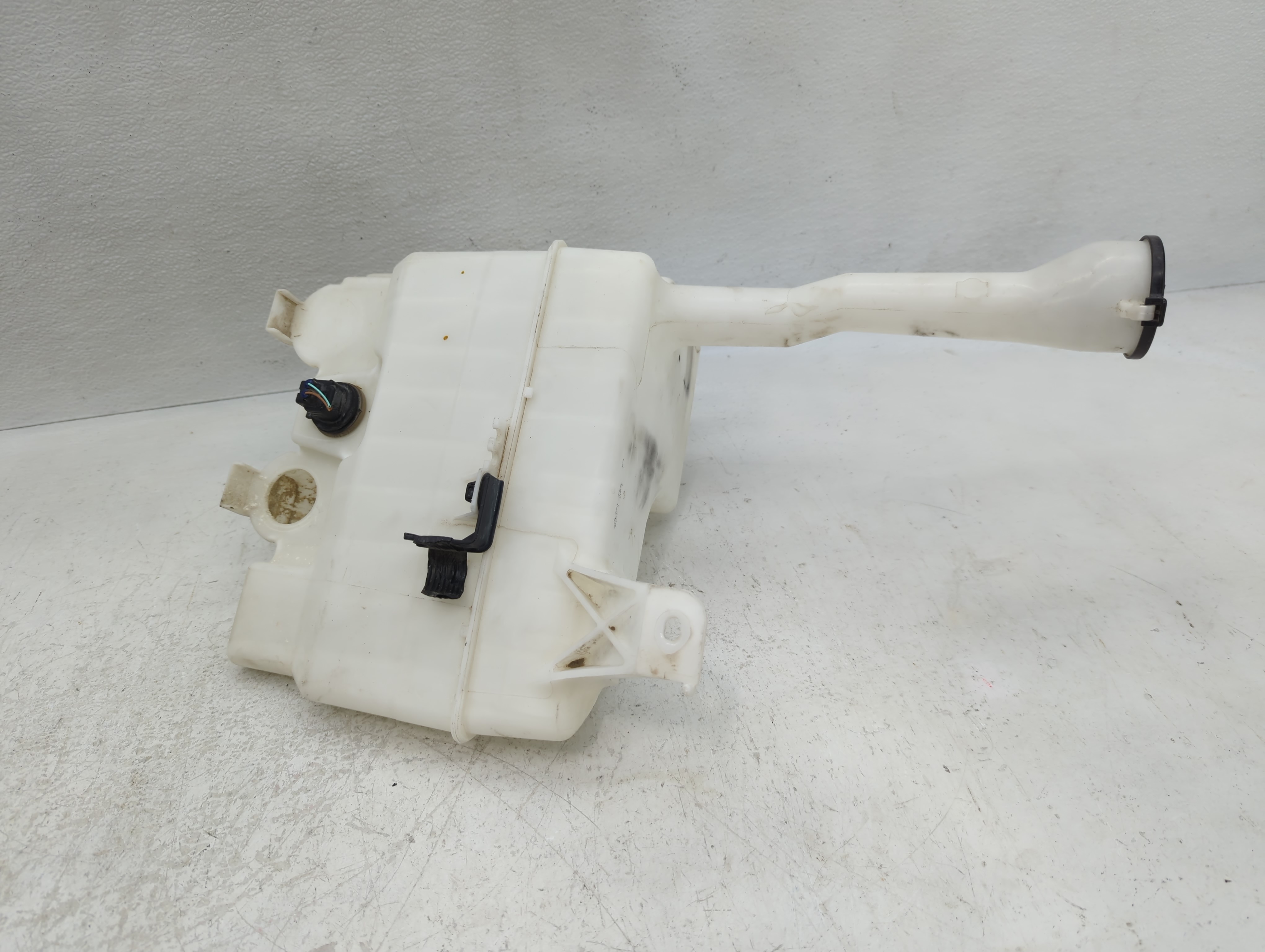 Picture of 2015-2017 Toyota Camry Windshield Washer Fluid Reservoir Bottle Oem 1127244