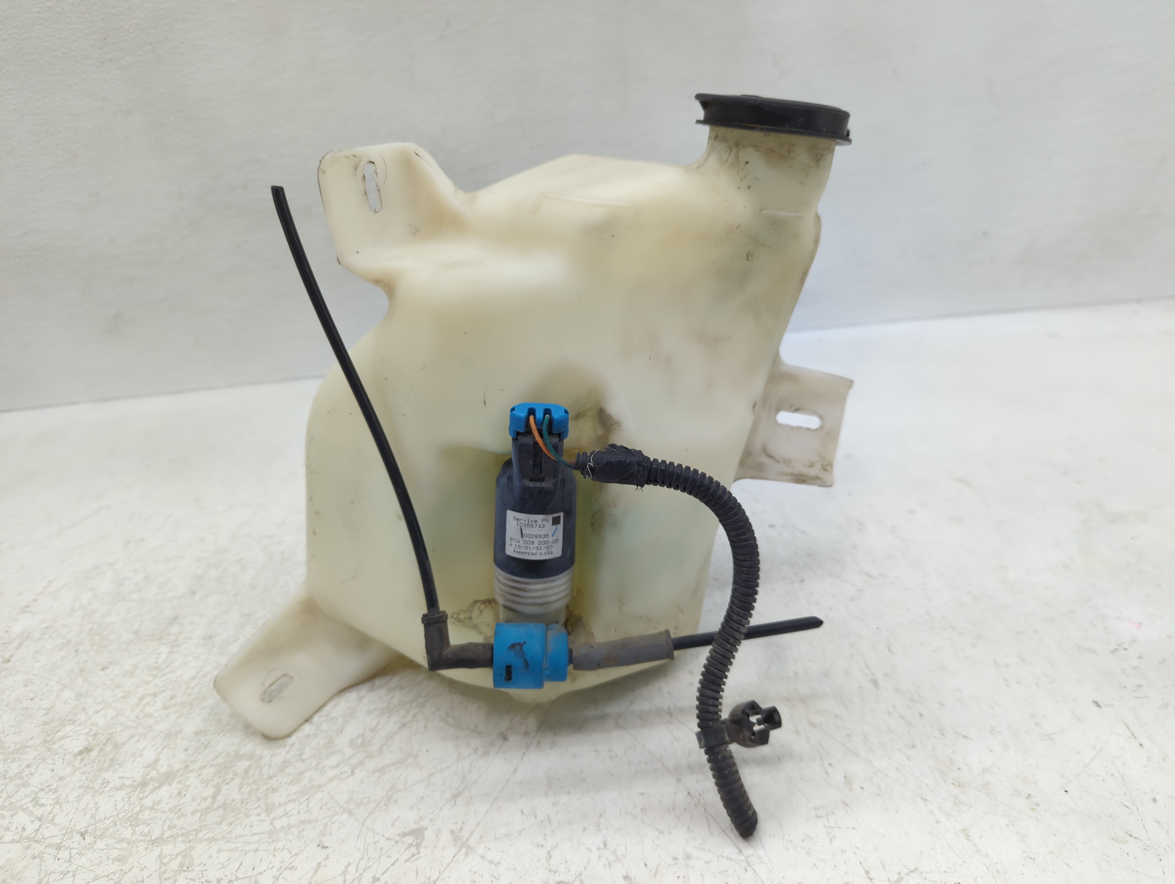 Picture of 2006-2011 Chevrolet Hhr Windshield Washer Fluid Reservoir Bottle Oem 1127247