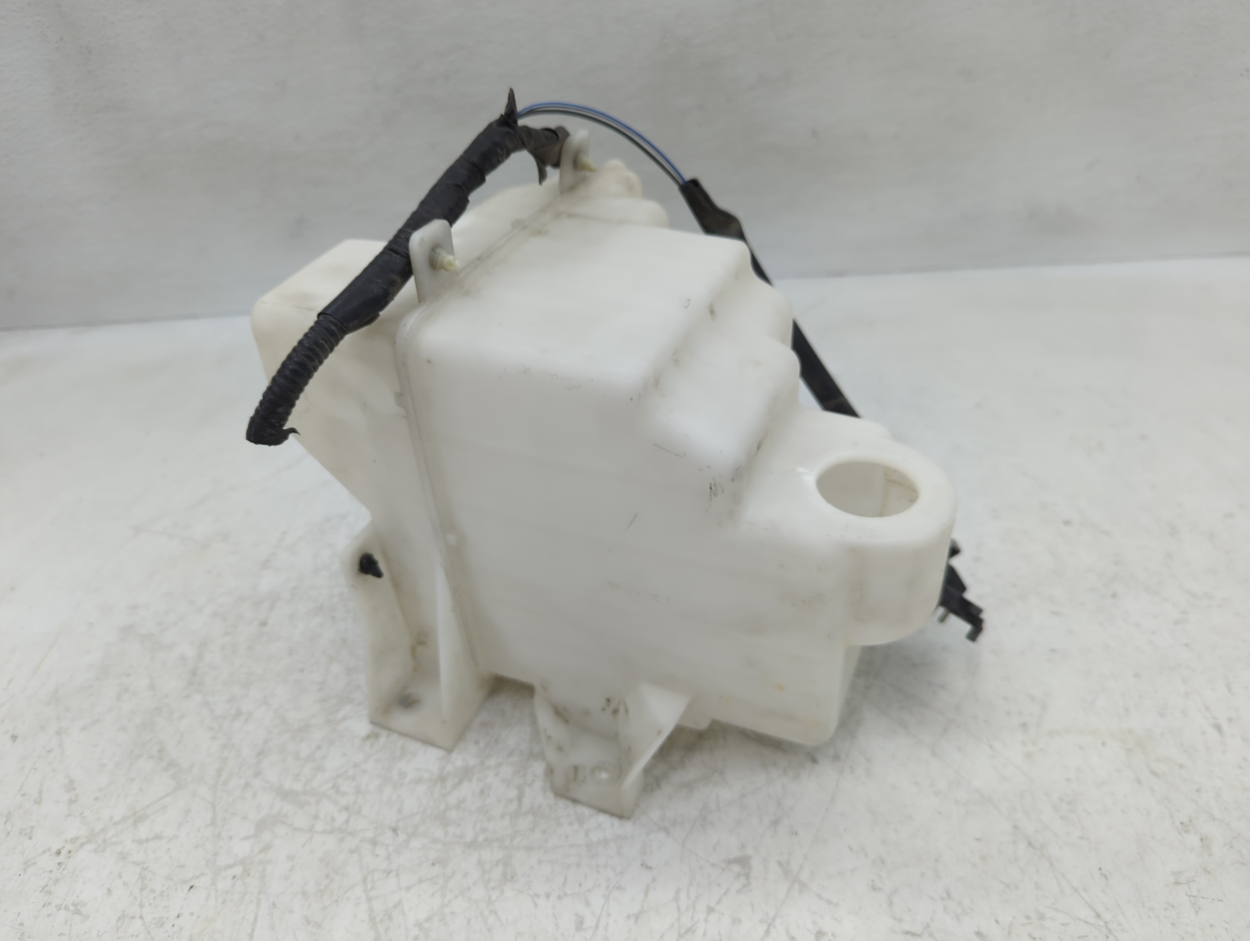 2006-2012 Ford Fusion Windshield Washer Fluid Reservoir Bottle Oem 1127248 - Oemusedautoparts1.com