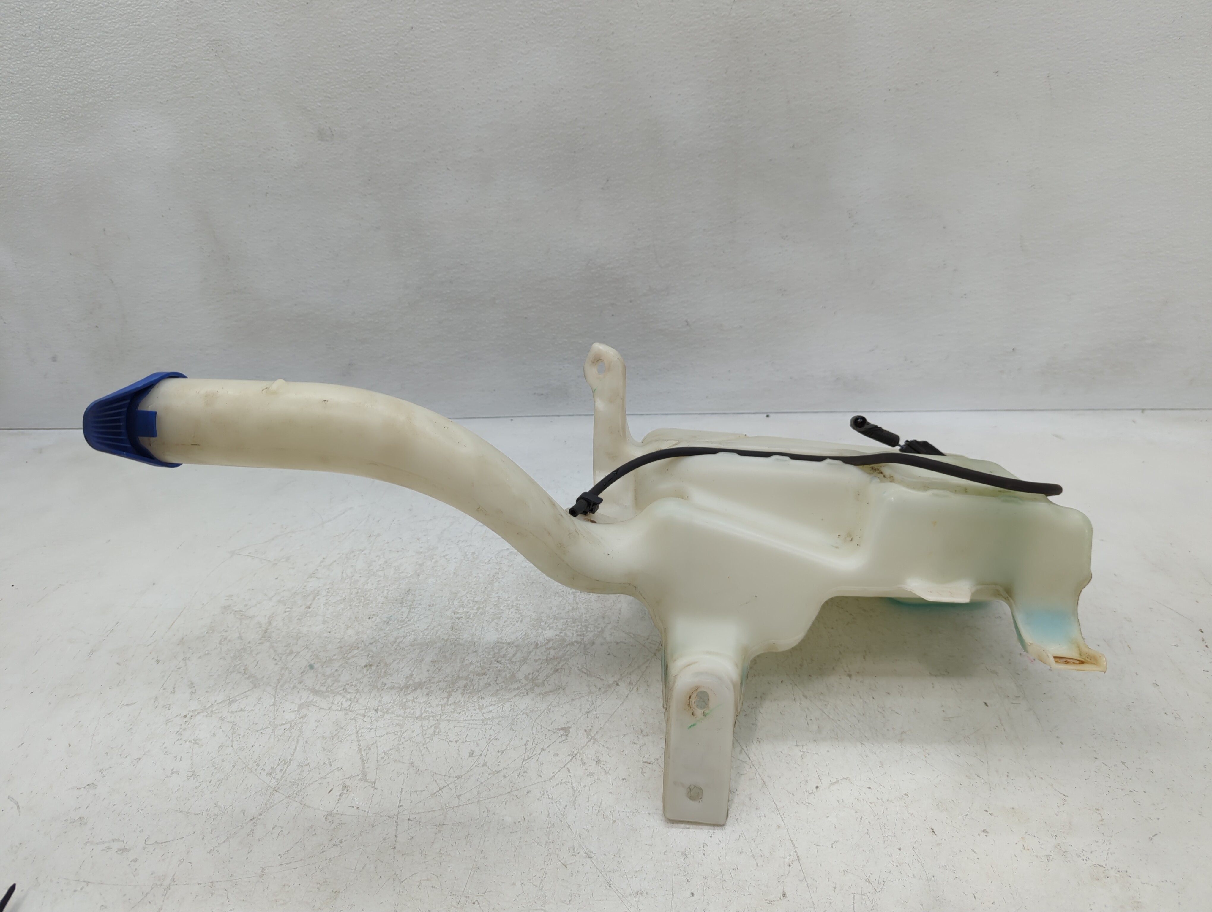 2013-2014 Ford Fusion Windshield Washer Fluid Reservoir Bottle Oem 1127432 - Oemusedautoparts1.com