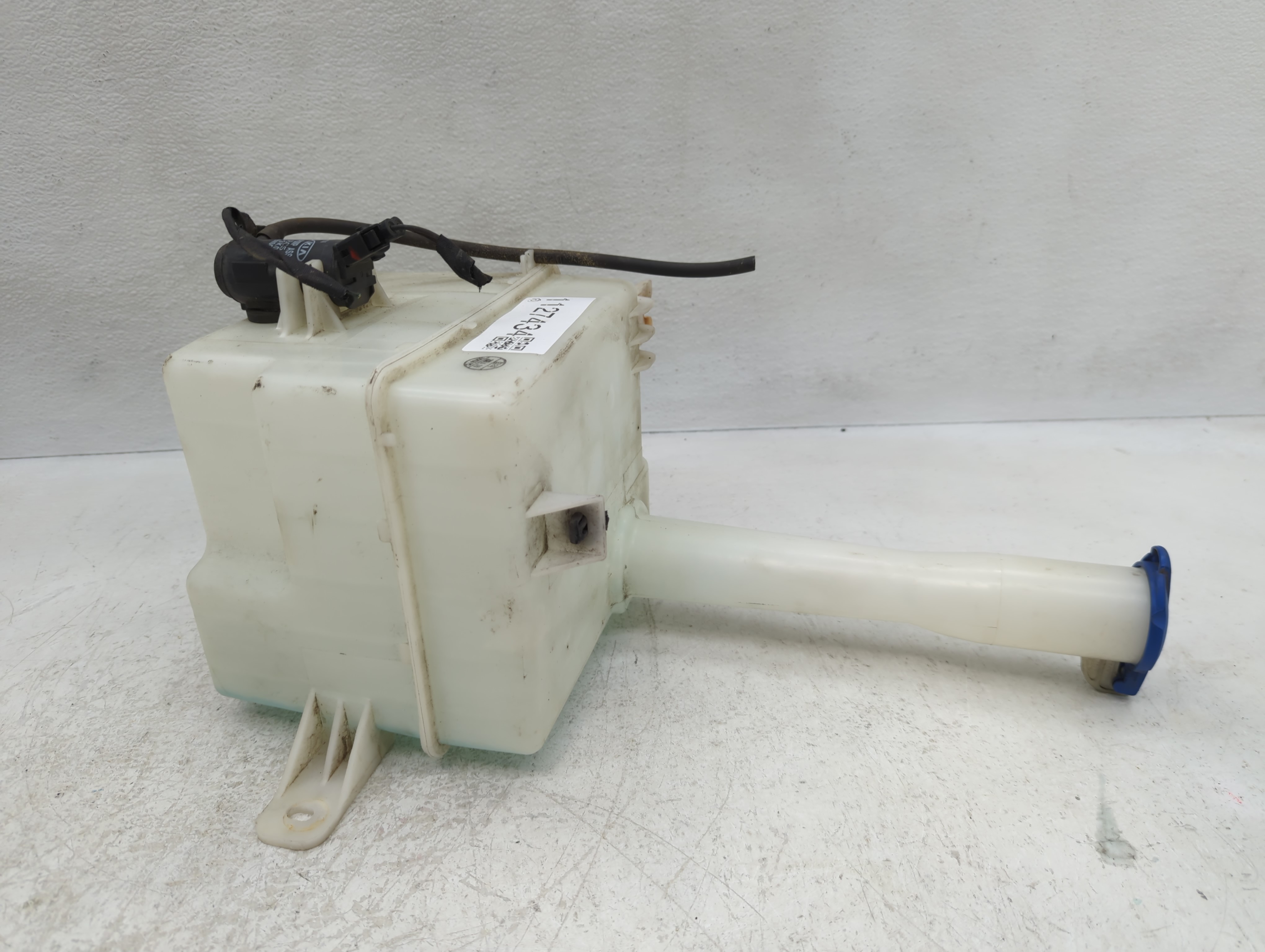 Picture of 2006-2010 Hyundai Sonata Windshield Washer Fluid Reservoir Bottle Oem 1127434