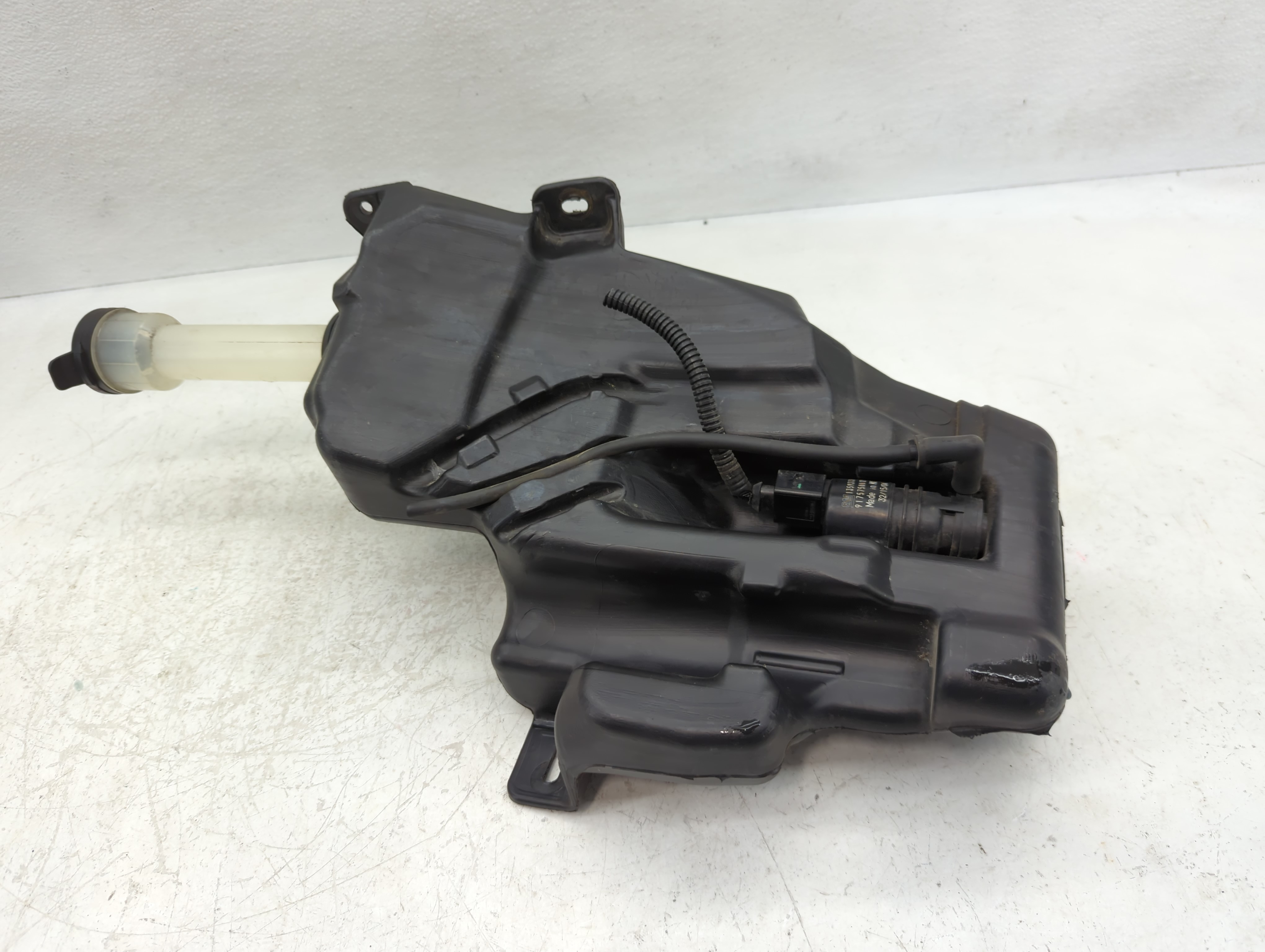 Picture of 2011-2016 Chevrolet Cruze Windshield Washer Fluid Reservoir Bottle Oem 1127435