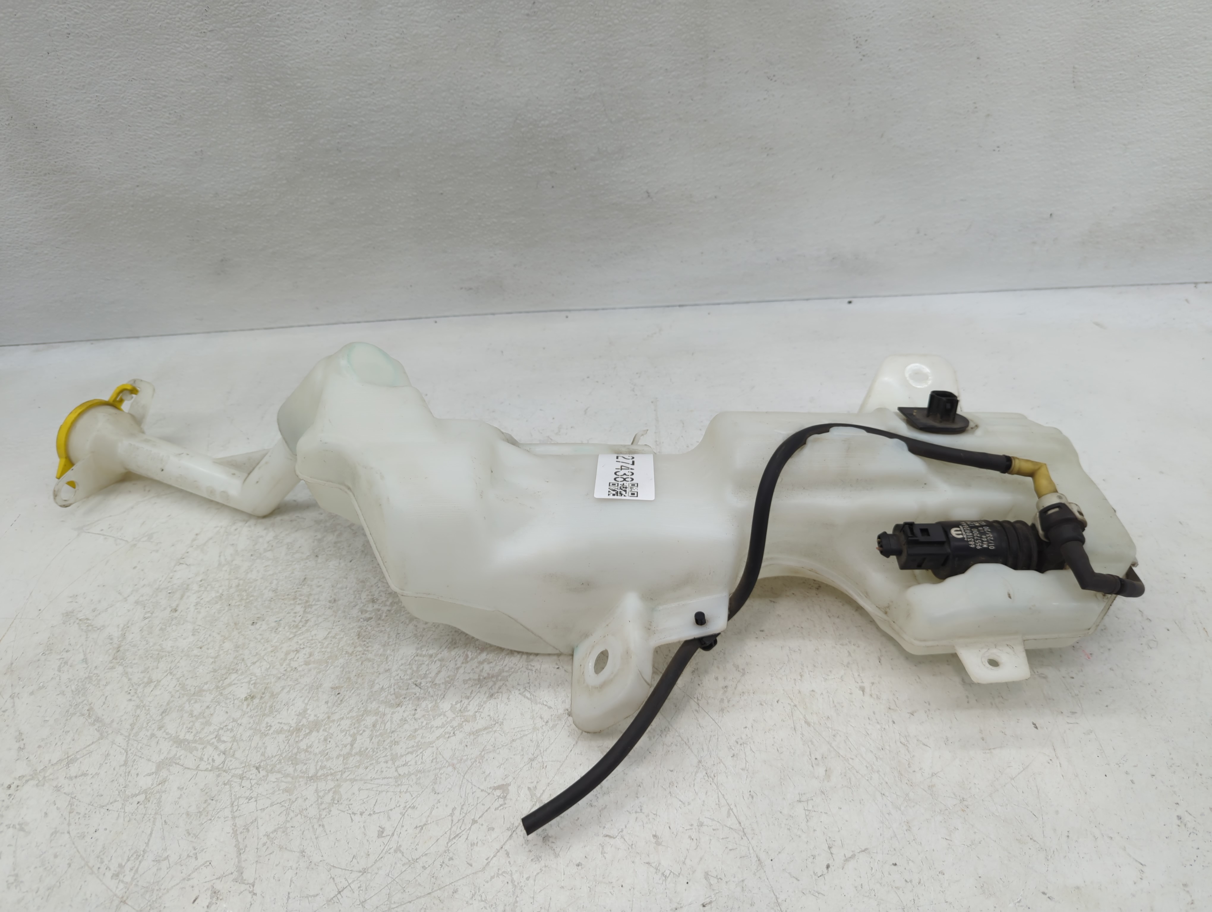 Picture of 2020-2022 Chrysler Voyager Windshield Washer Fluid Reservoir Bottle Oem 1127438