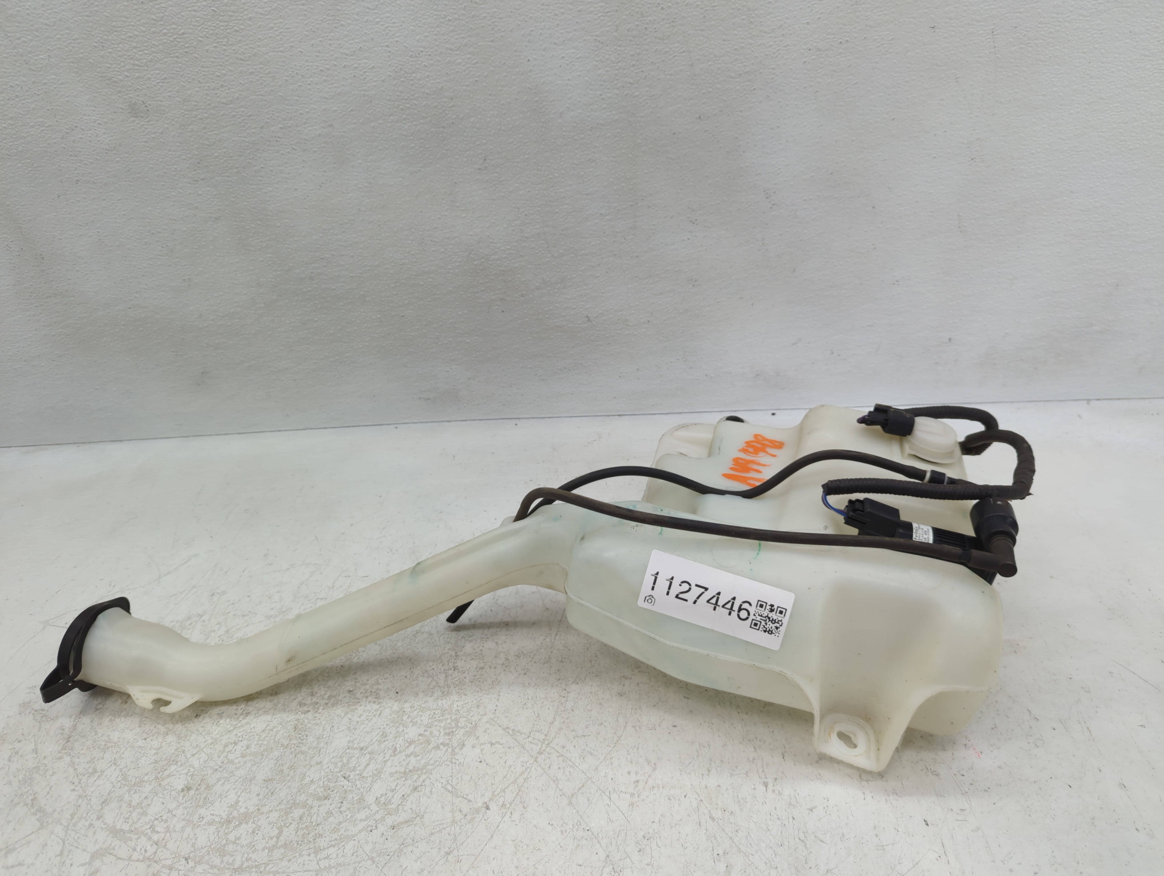 2016-2019 Ford Explorer Windshield Washer Fluid Reservoir Bottle Oem 1127446 - Oemusedautoparts1.com