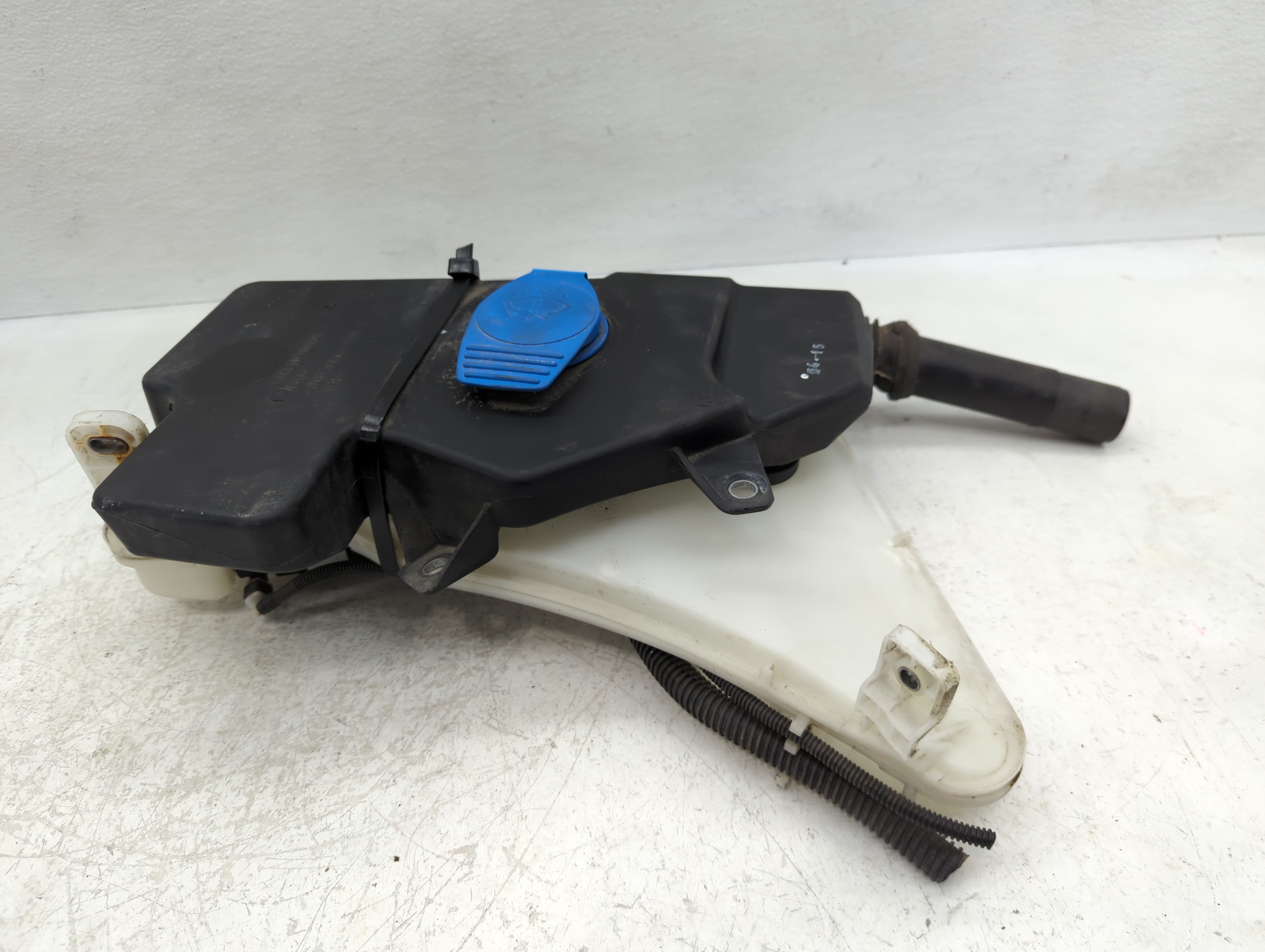 Picture of 2012-2018 Audi A6 Windshield Washer Fluid Reservoir Bottle Oem 1127453