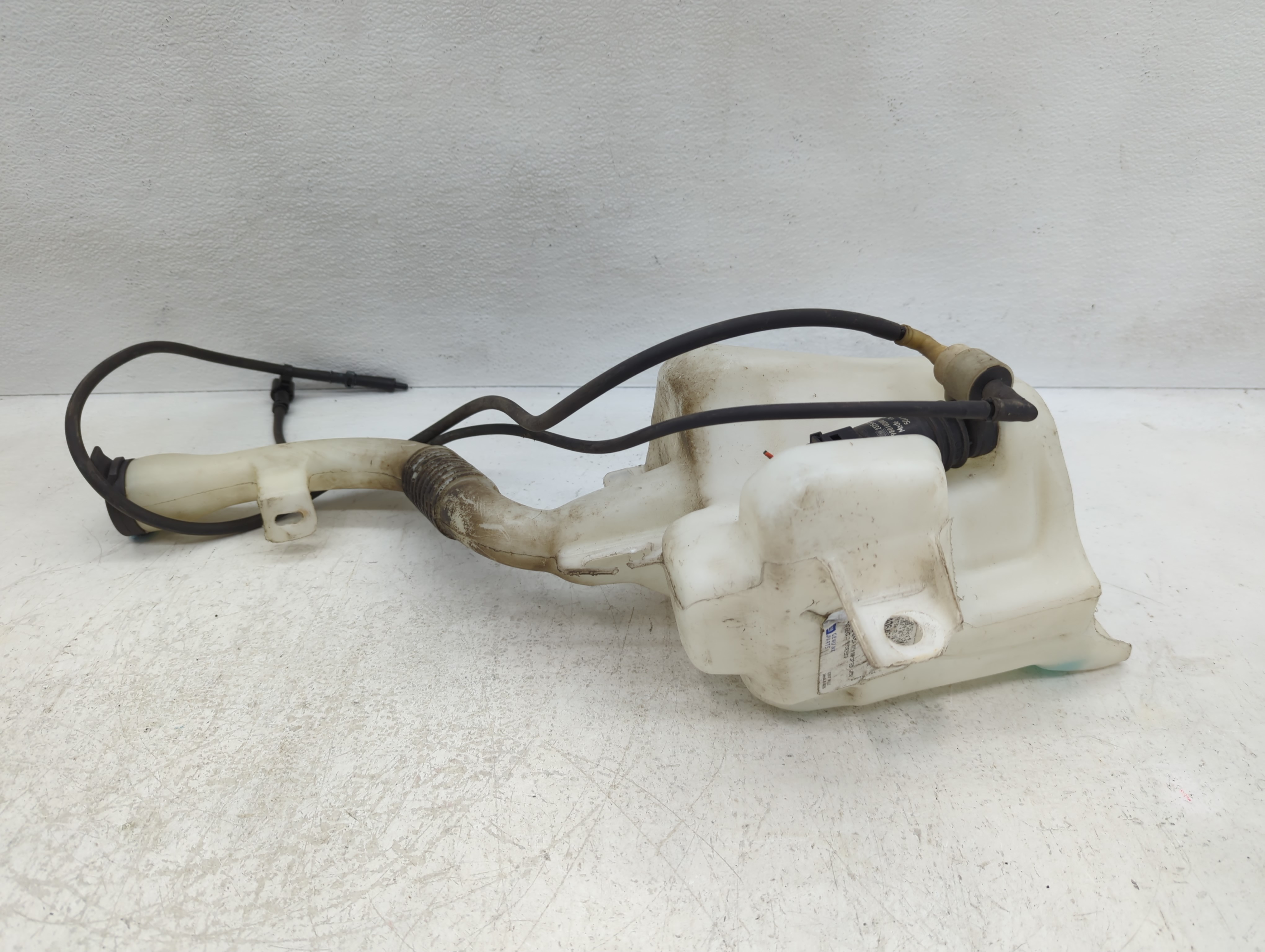 Picture of 2010-2017 Chevrolet Equinox Windshield Washer Fluid Reservoir Bottle Oem 1127455