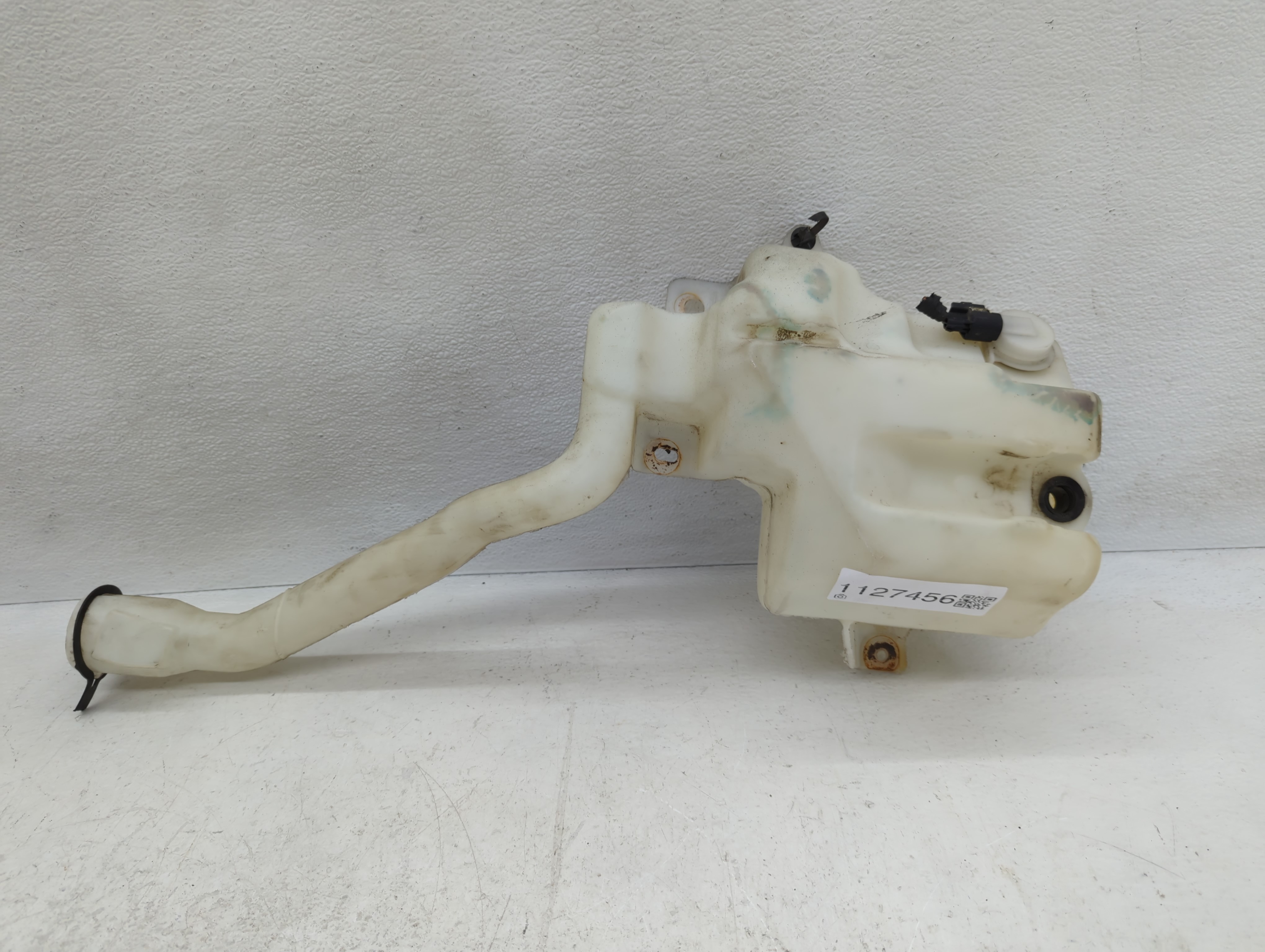 2011-2015 Ford Explorer Windshield Washer Fluid Reservoir Bottle Oem 1127456 - Oemusedautoparts1.com