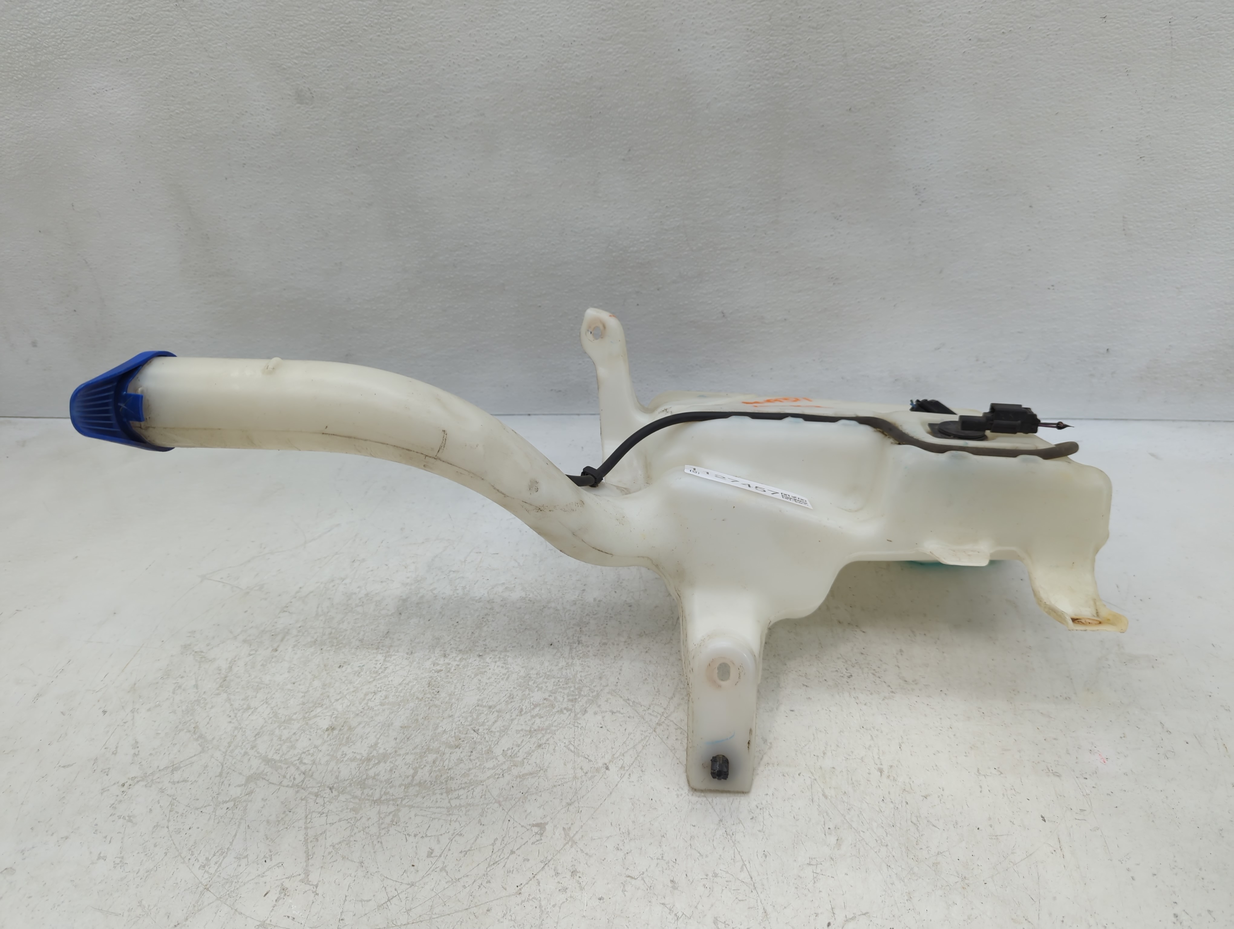 2013-2016 Lincoln Mkz Windshield Washer Fluid Reservoir Bottle Oem 1127457 - Oemusedautoparts1.com
