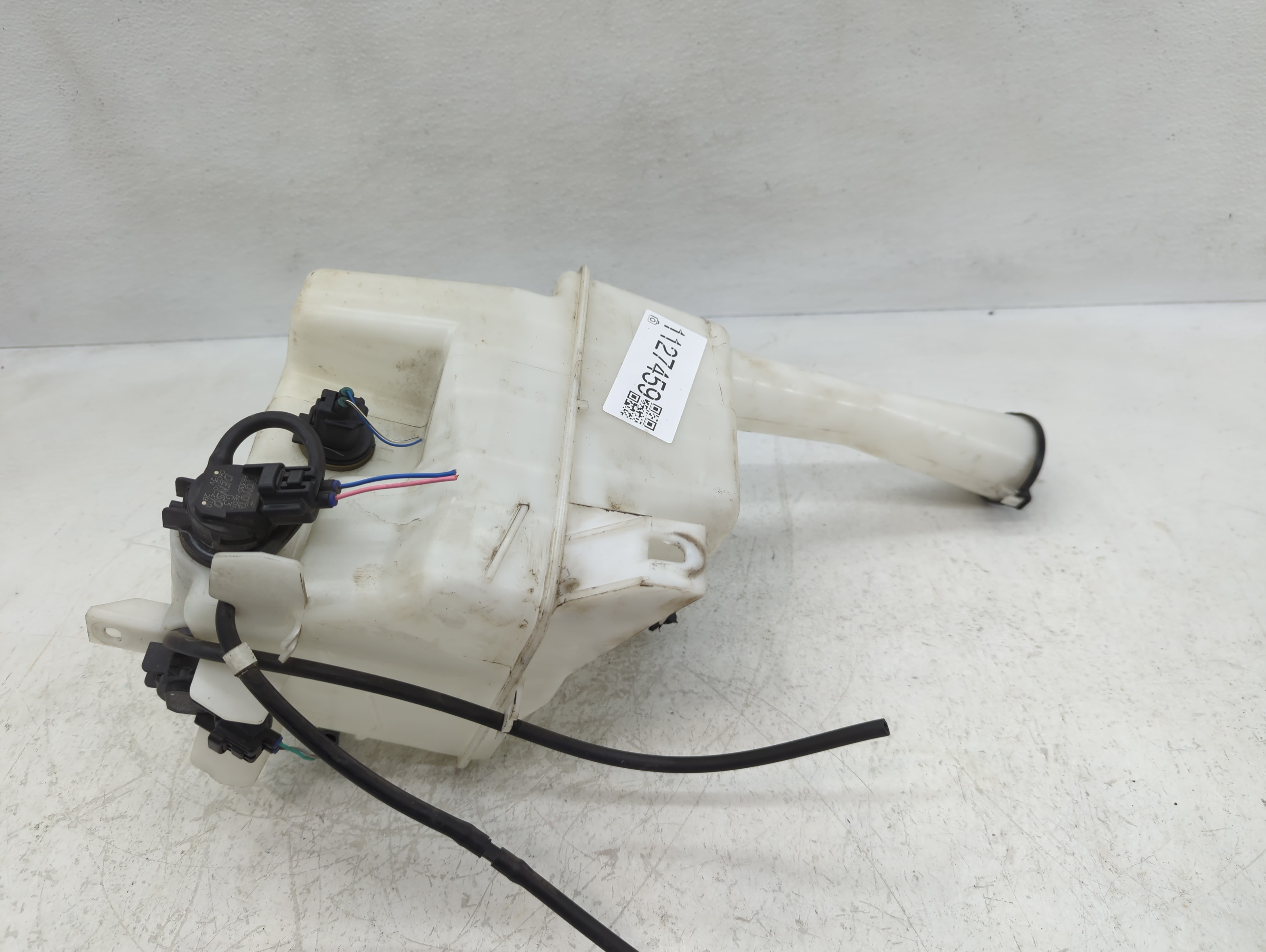Picture of 2004-2020 Toyota Sienna Windshield Washer Fluid Reservoir Bottle Oem 1127459