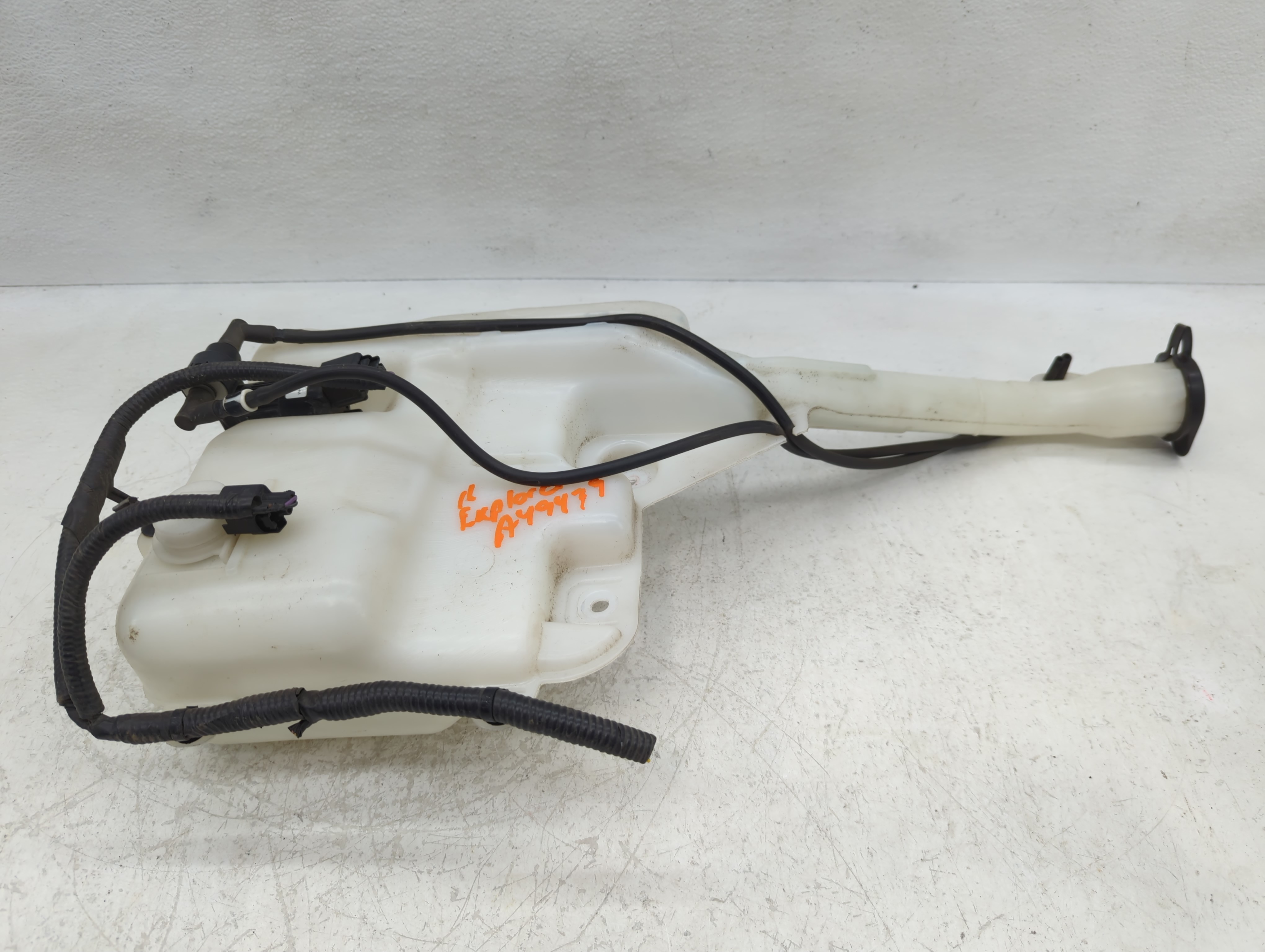 2016-2019 Ford Explorer Windshield Washer Fluid Reservoir Bottle Oem 1127460 - Oemusedautoparts1.com