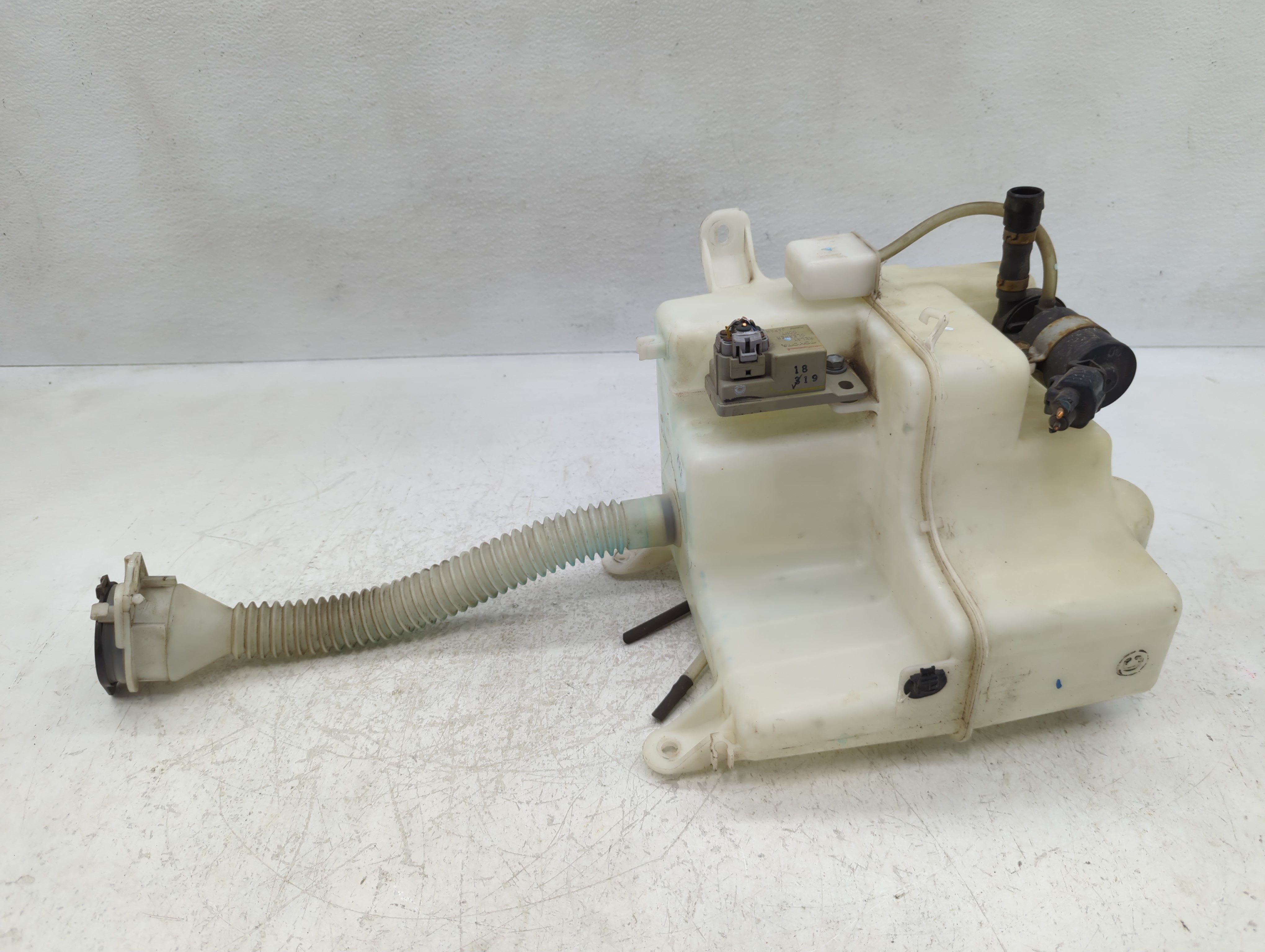 Picture of 2007-2009 Lexus Rx350 Windshield Washer Fluid Reservoir Bottle Oem 1127463