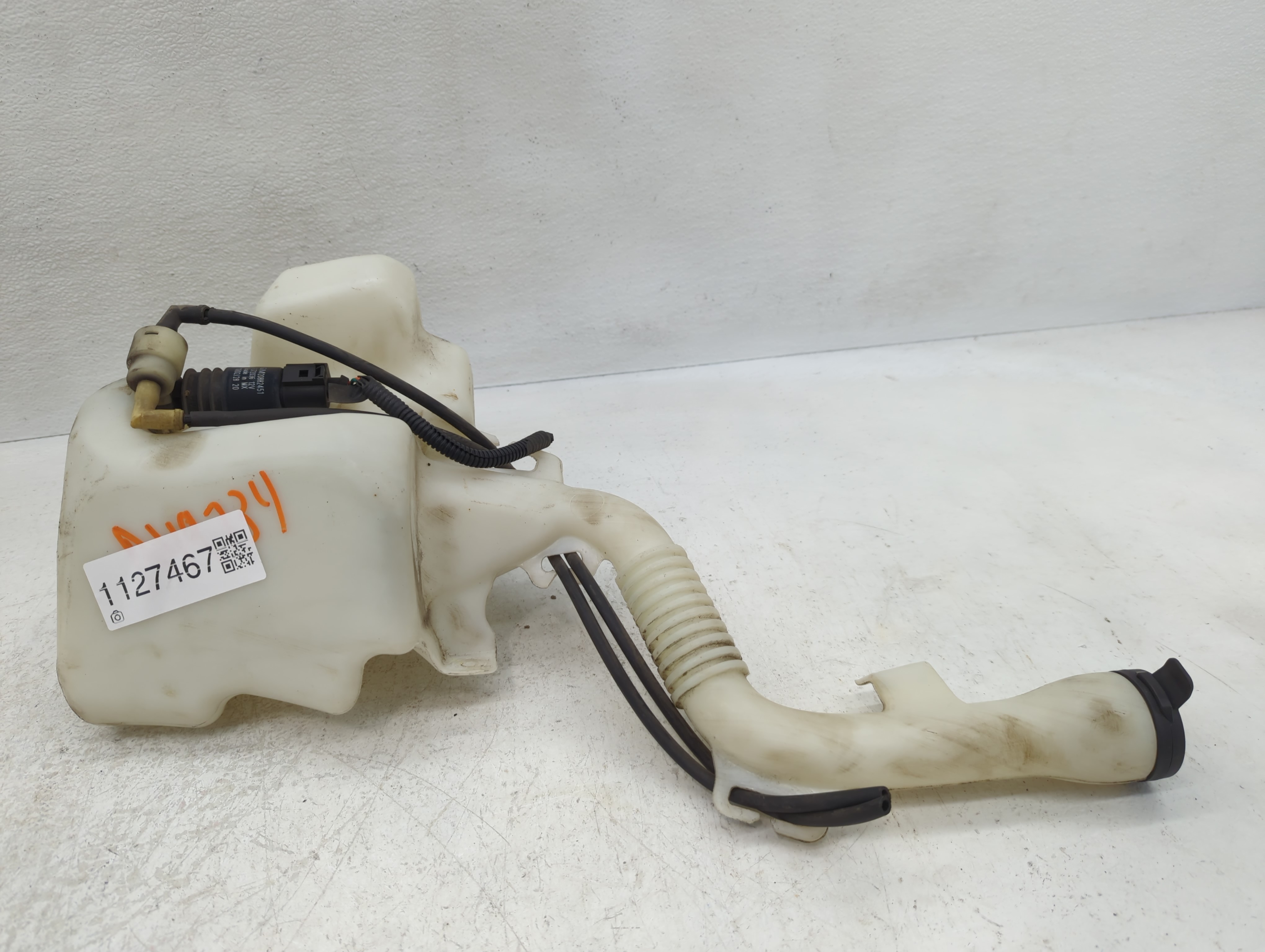 Picture of 2010-2017 Chevrolet Equinox Windshield Washer Fluid Reservoir Bottle Oem 1127467