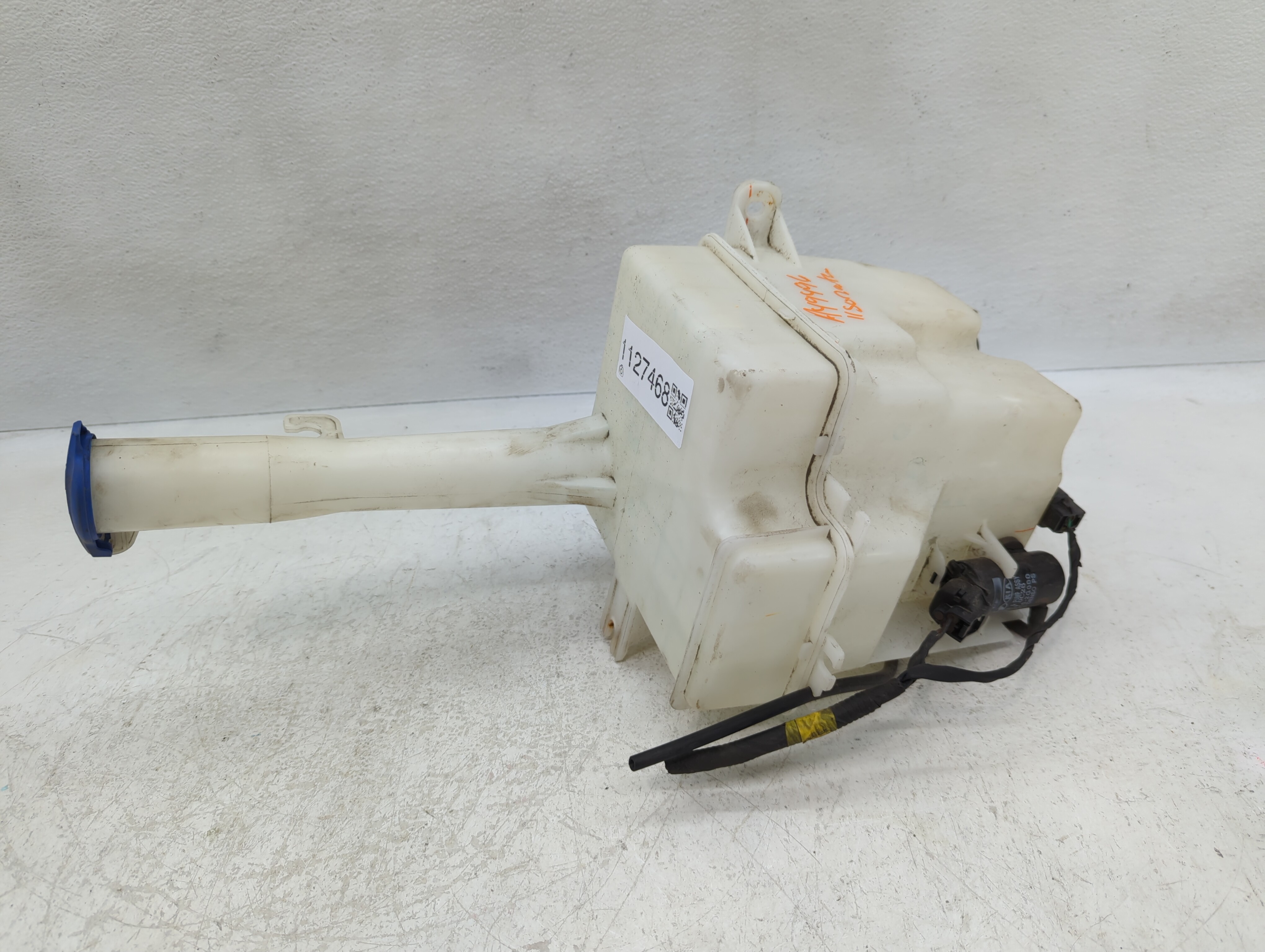 Picture of 2011-2015 Hyundai Sonata Windshield Washer Fluid Reservoir Bottle Oem 1127468