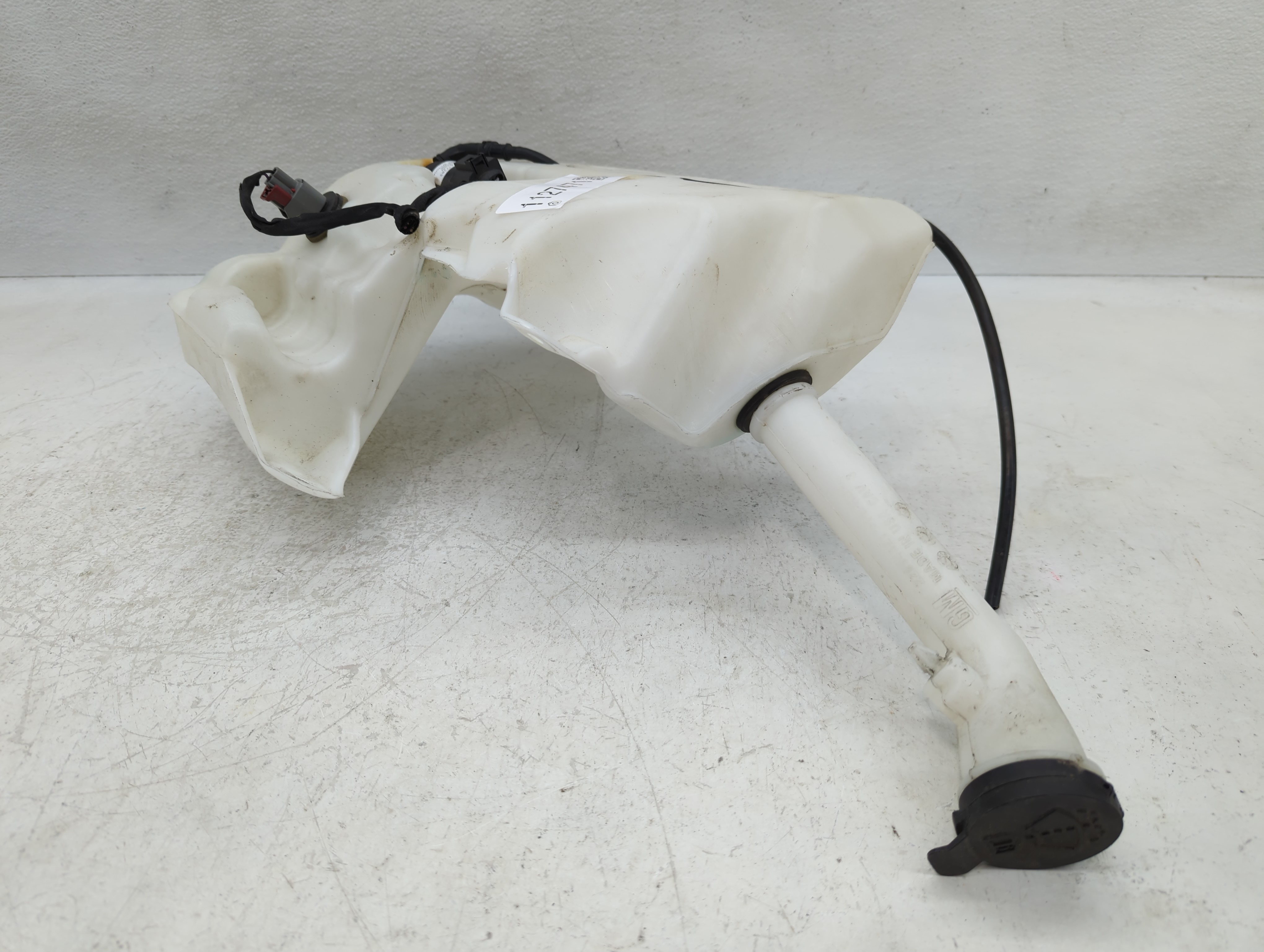 Picture of 2017-2021 Chevrolet Malibu Windshield Washer Fluid Reservoir Bottle Oem 1127471
