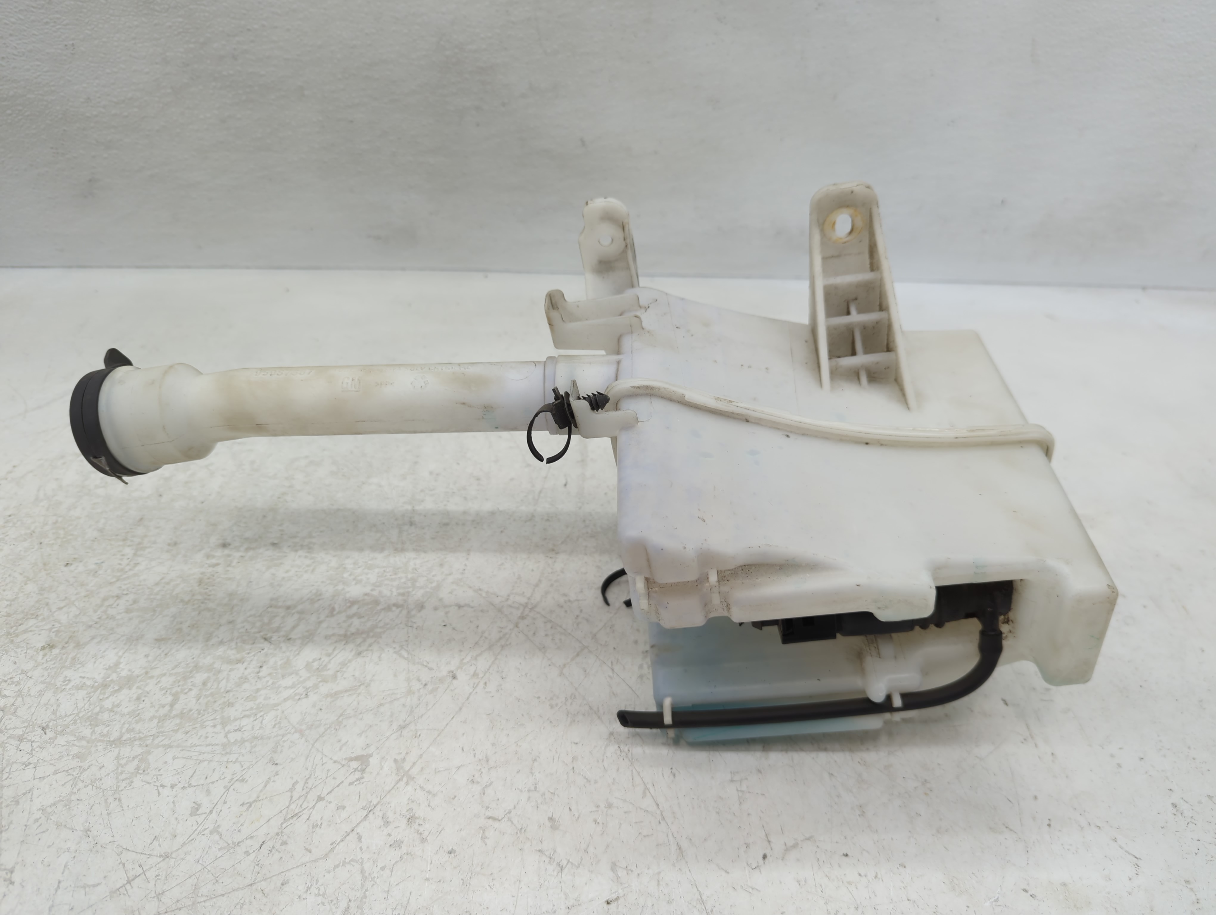2012-2019 Chevrolet Sonic Windshield Washer Fluid Reservoir Bottle Oem 1127473 - Oemusedautoparts1.com