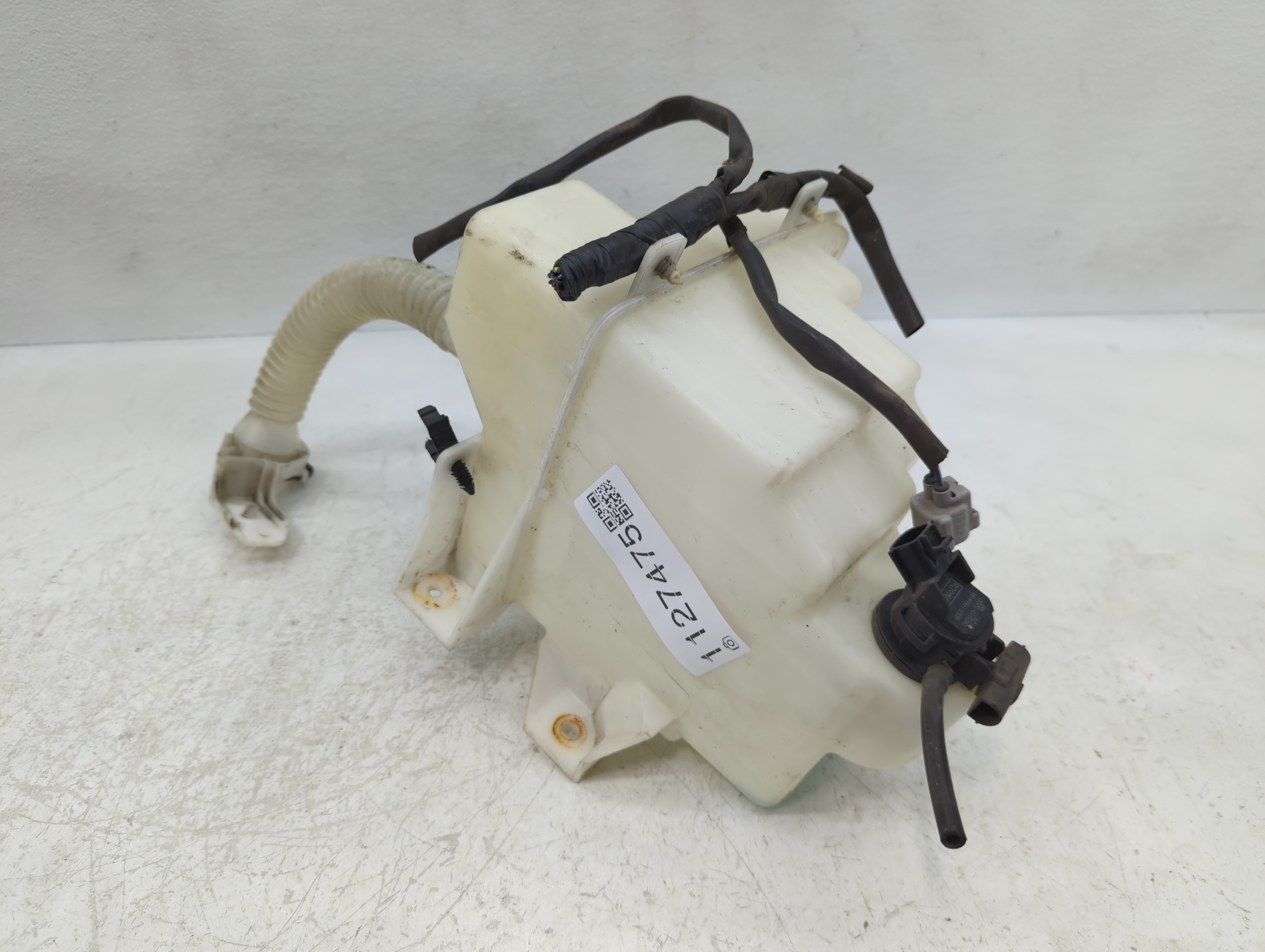 2006-2012 Ford Fusion Windshield Washer Fluid Reservoir Bottle Oem 1127475 - Oemusedautoparts1.com