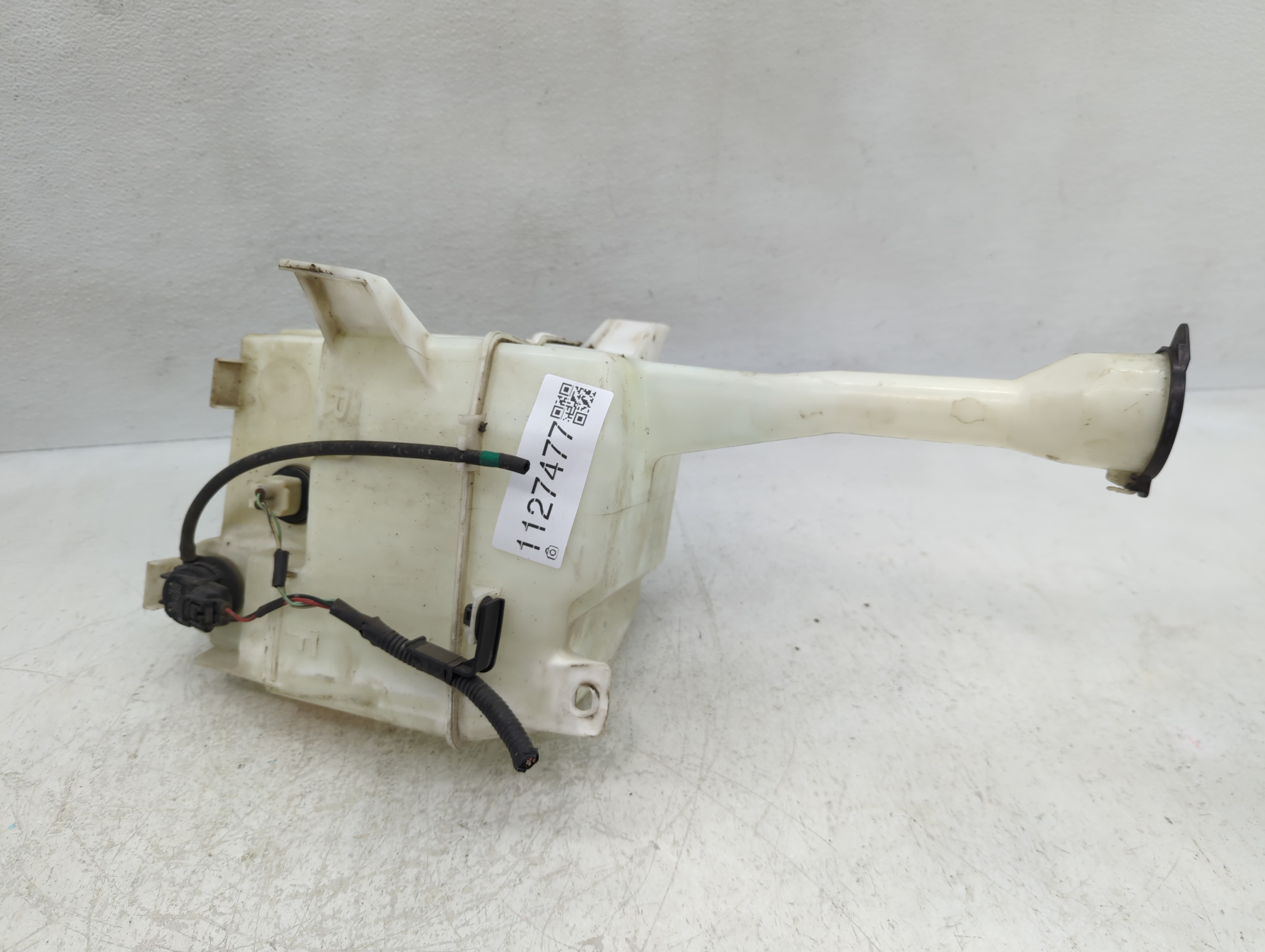 Picture of 2007-2011 Toyota Camry Windshield Washer Fluid Reservoir Bottle Oem 1127477