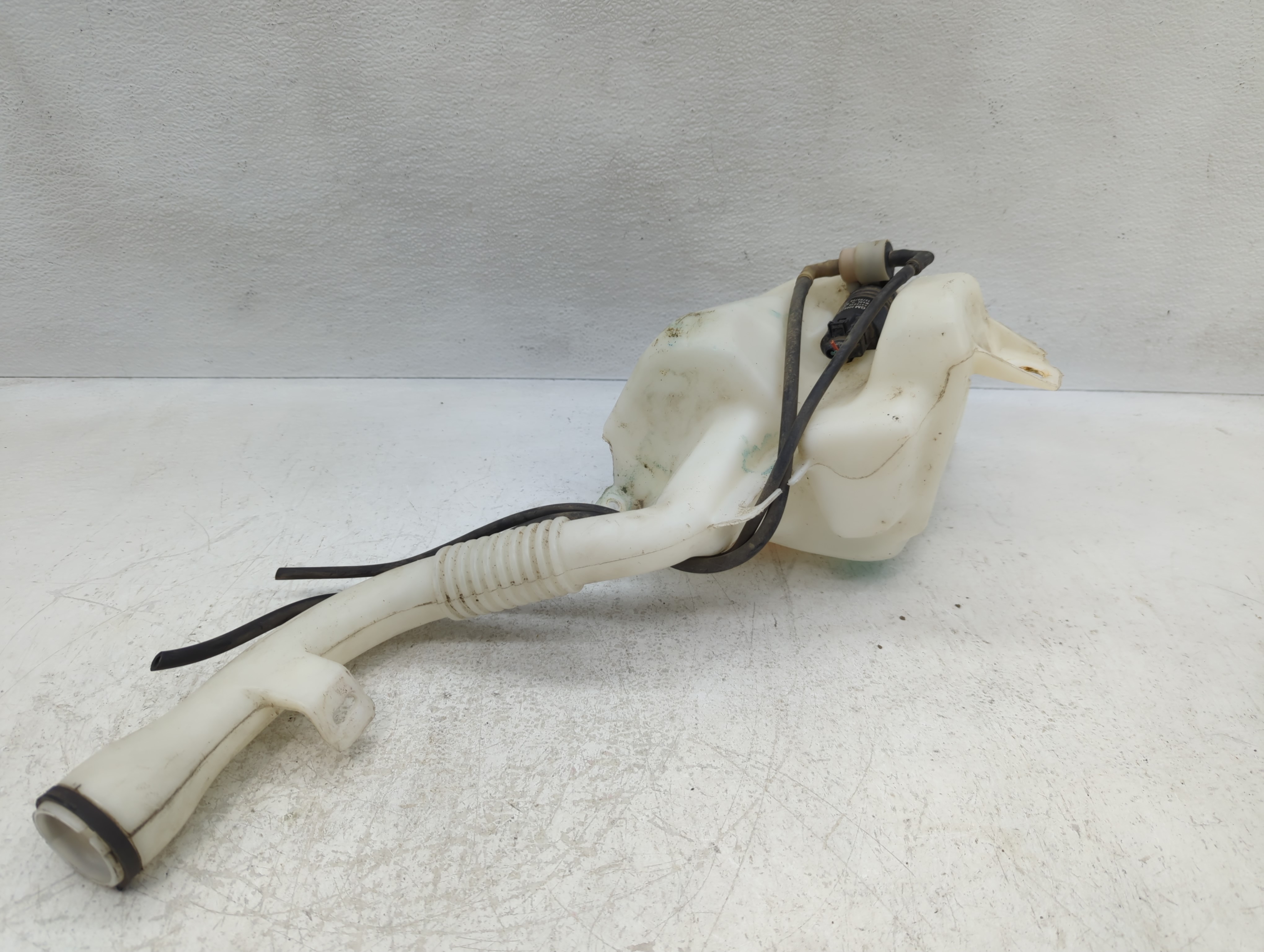 Picture of 2010-2017 Gmc Terrain Windshield Washer Fluid Reservoir Bottle Oem 1127481
