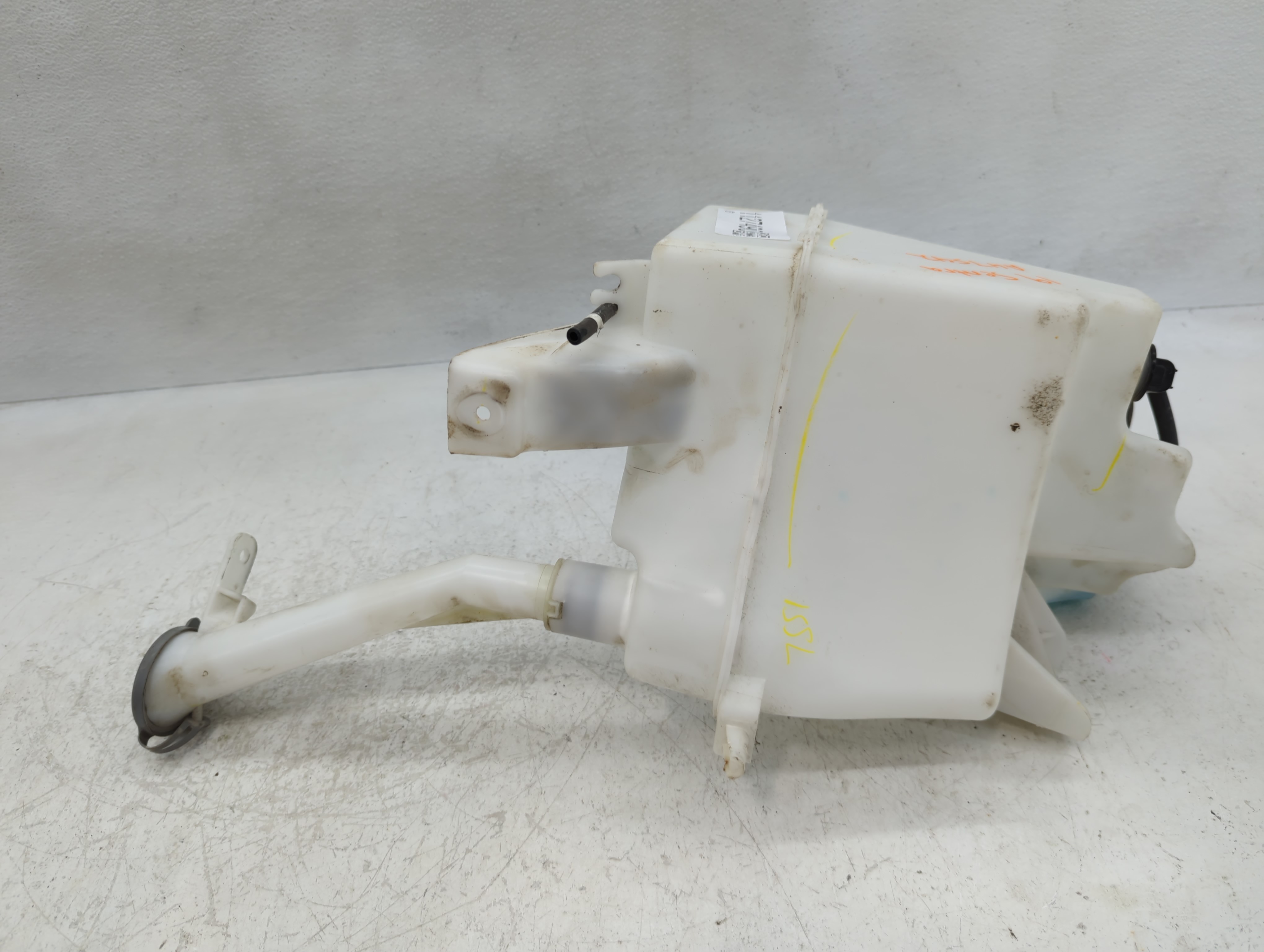 Picture of 2016-2019 Nissan Sentra Windshield Washer Fluid Reservoir Bottle Oem 1127490