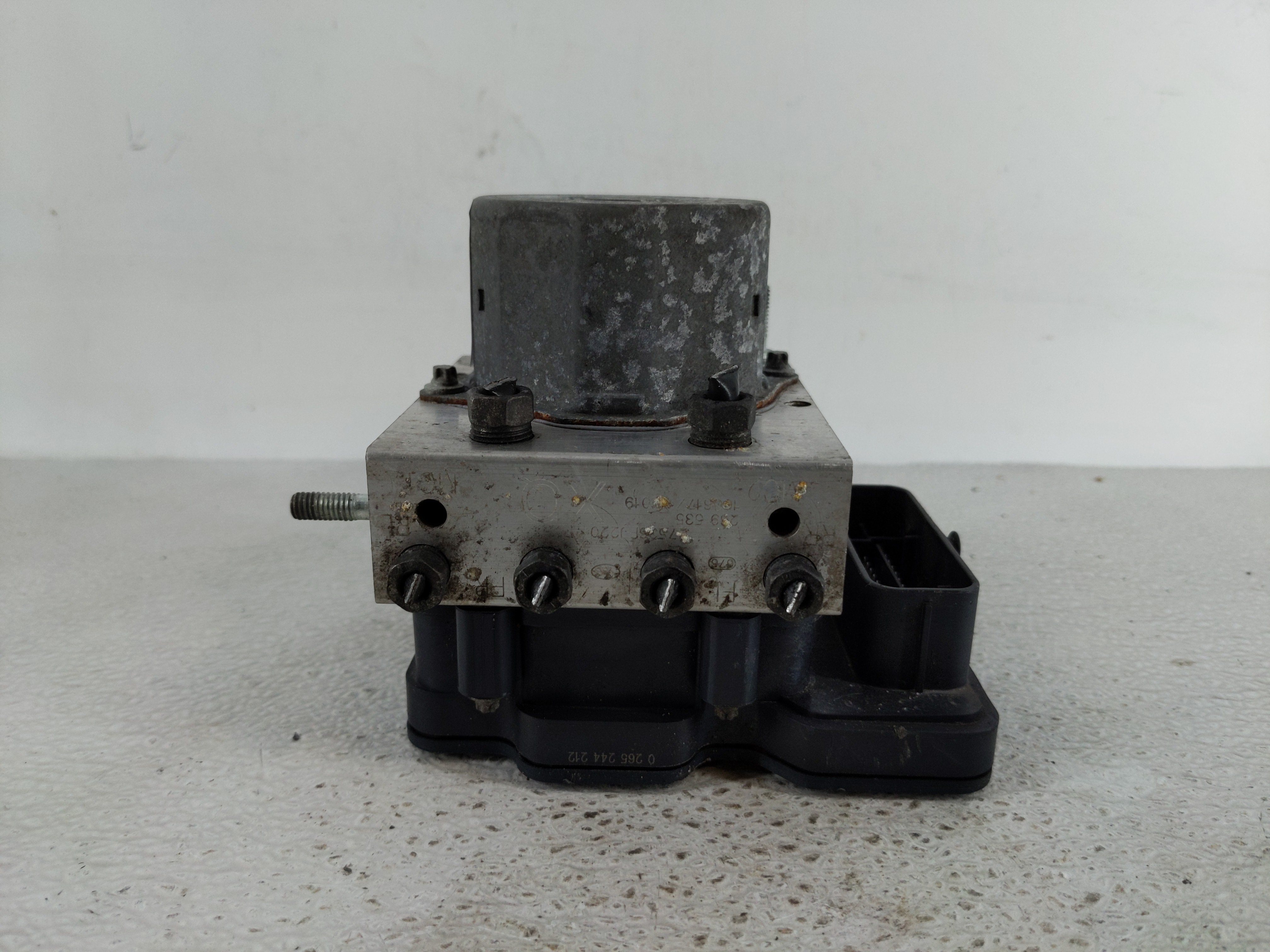 Picture of Subaru Xv Abs Pump Control Module 1127701