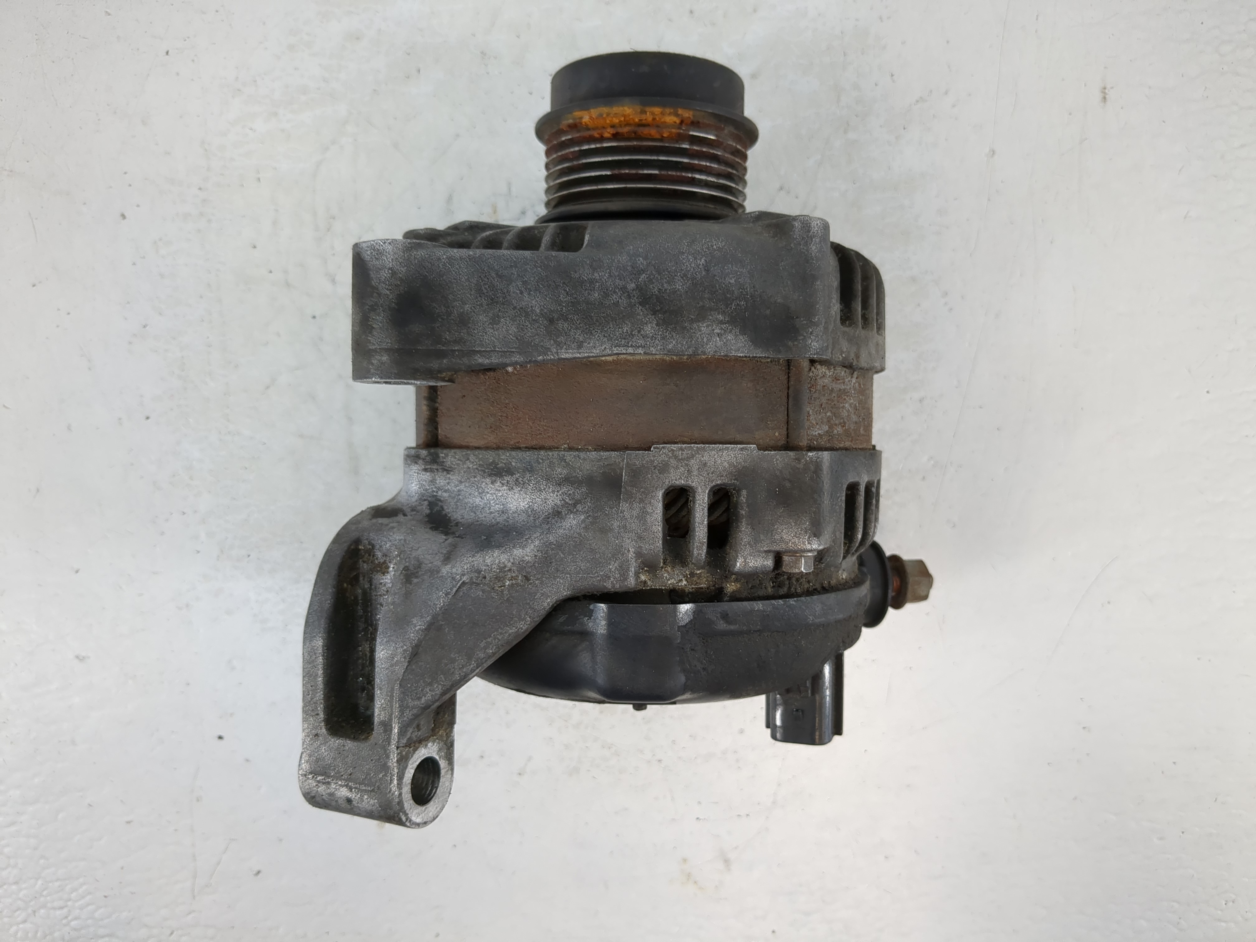 Picture of 2001 Dodge Caravan Alternator Generator Charging Assembly Engine Oem 1129699