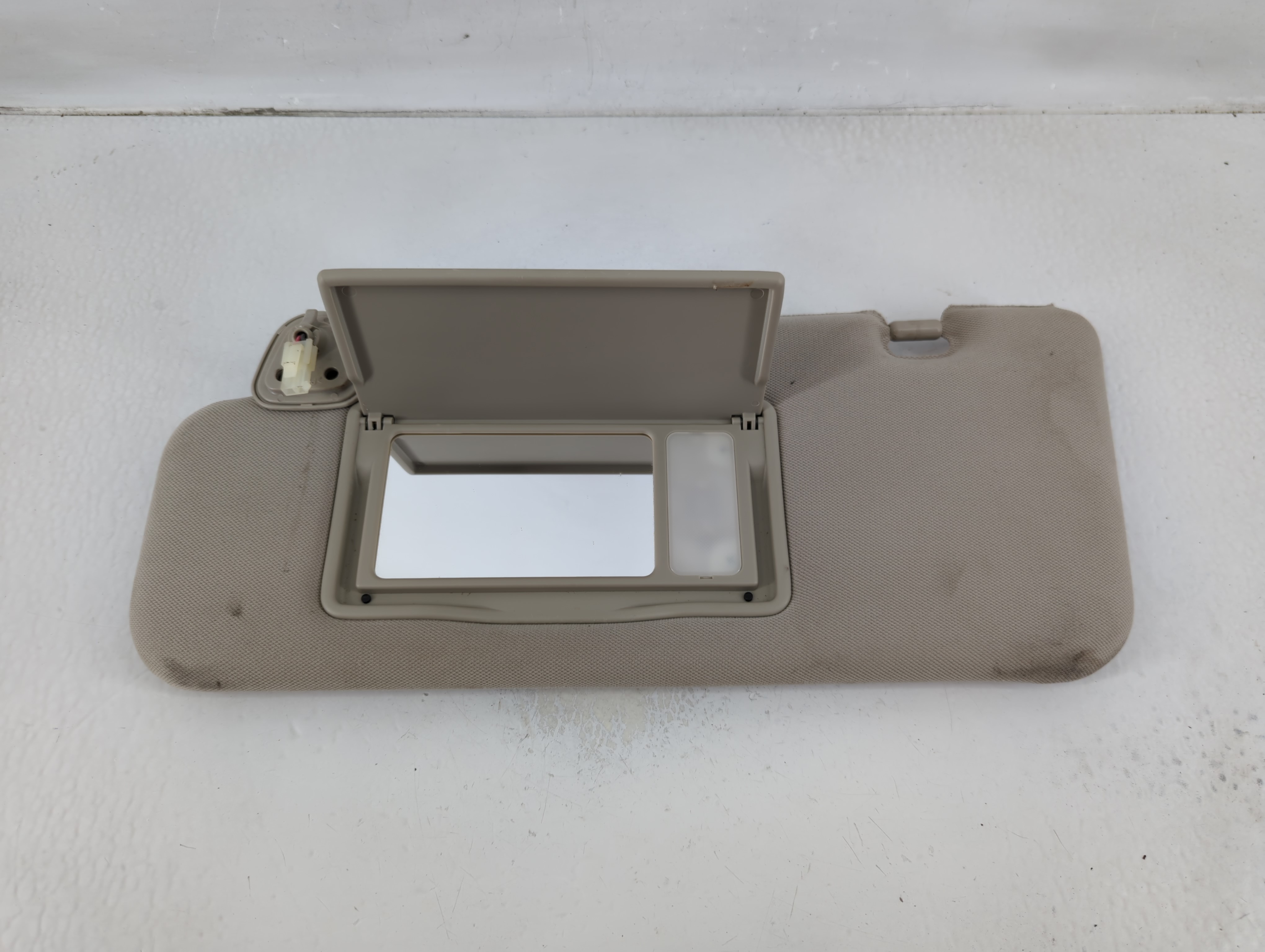 2006-2007 Nissan Murano Driver Sun Visor Mirror Left Sunvisor Beige 1129708 - Oemusedautoparts1.com