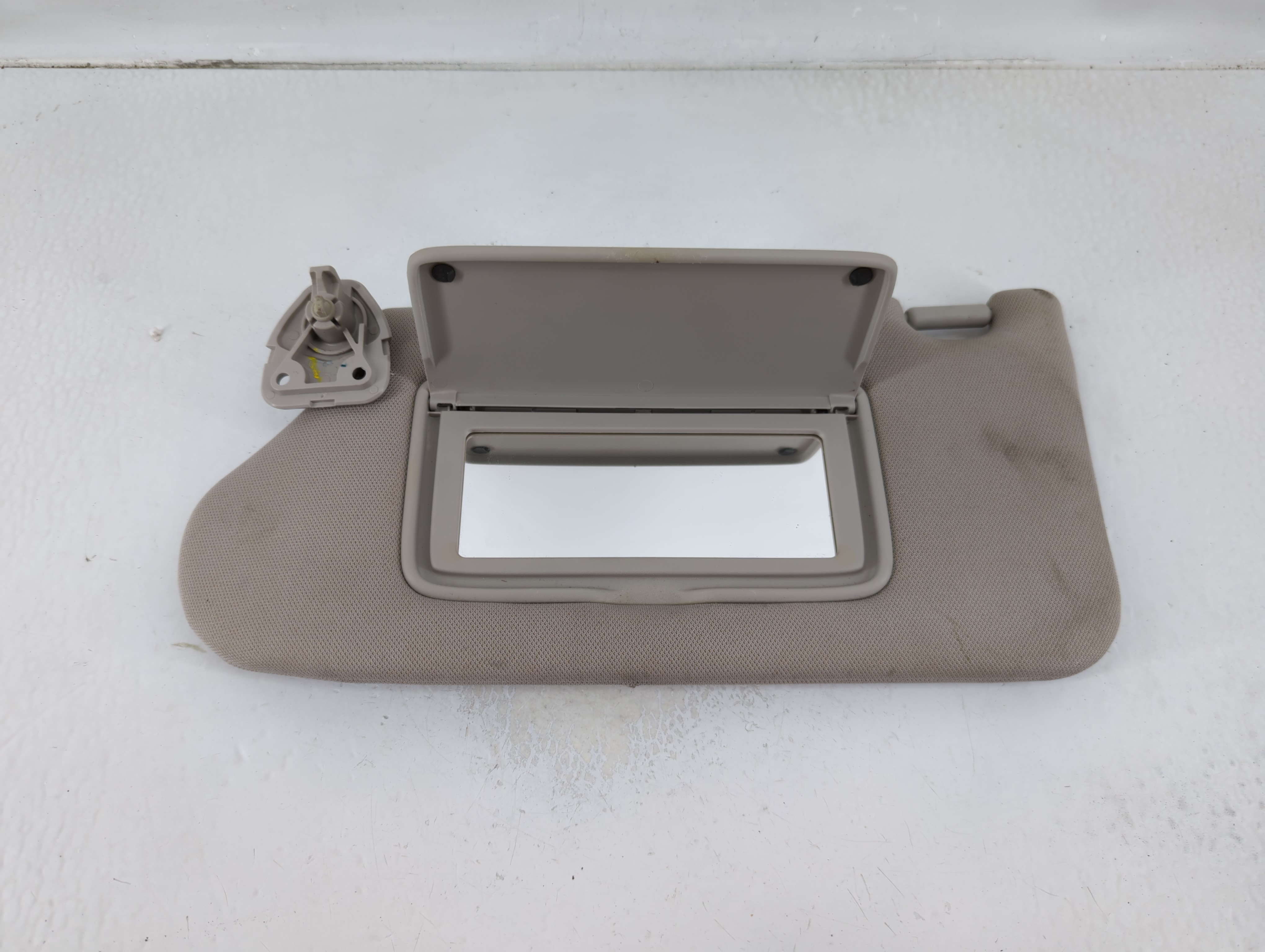 2013-2017 Nissan Altima Driver Sun Visor Mirror Left Sunvisor Light Tan 1129718 - Oemusedautoparts1.com