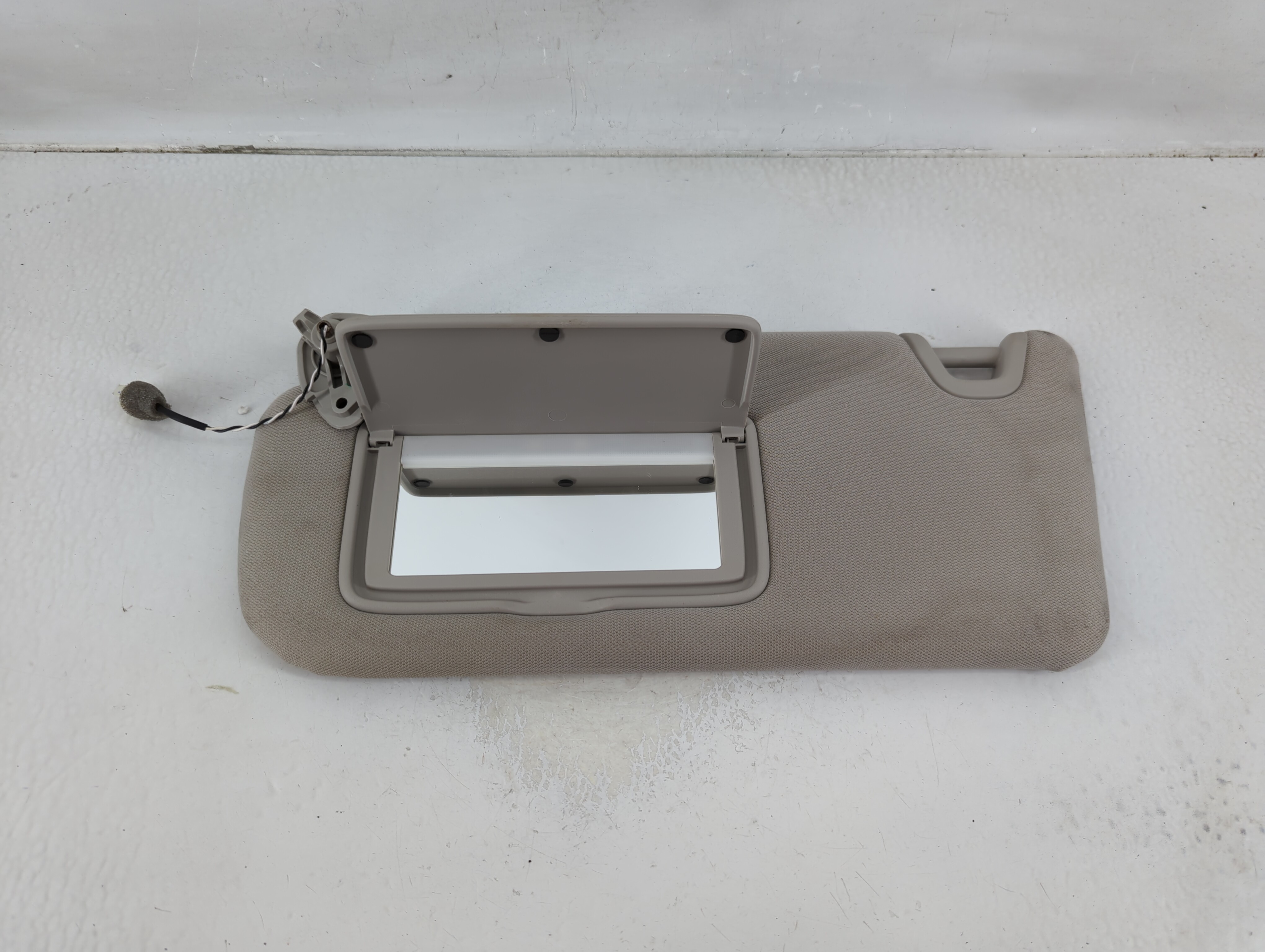 2021-2022 Nissan Altima Driver Sun Visor Mirror Left Sunvisor Beige 1129723 - Oemusedautoparts1.com
