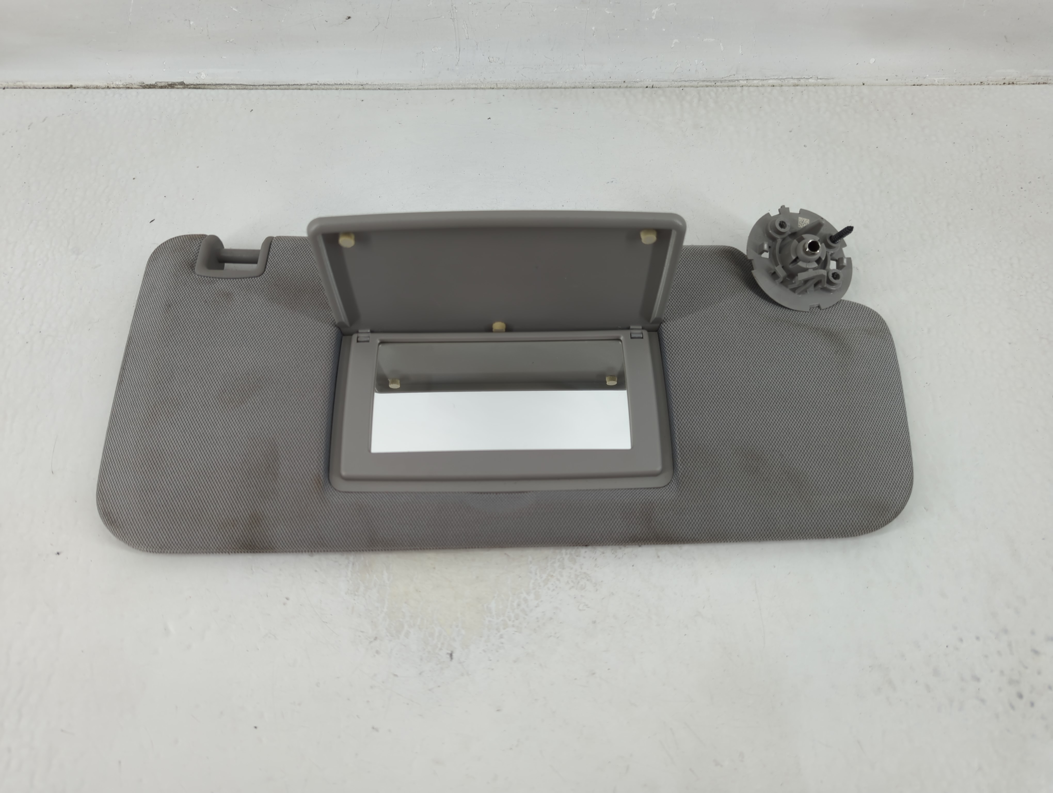 2017-2021 Chevrolet Trax Passenger Sun Visor Mirror Right Sunvisor Grey 1129763 - Oemusedautoparts1.com