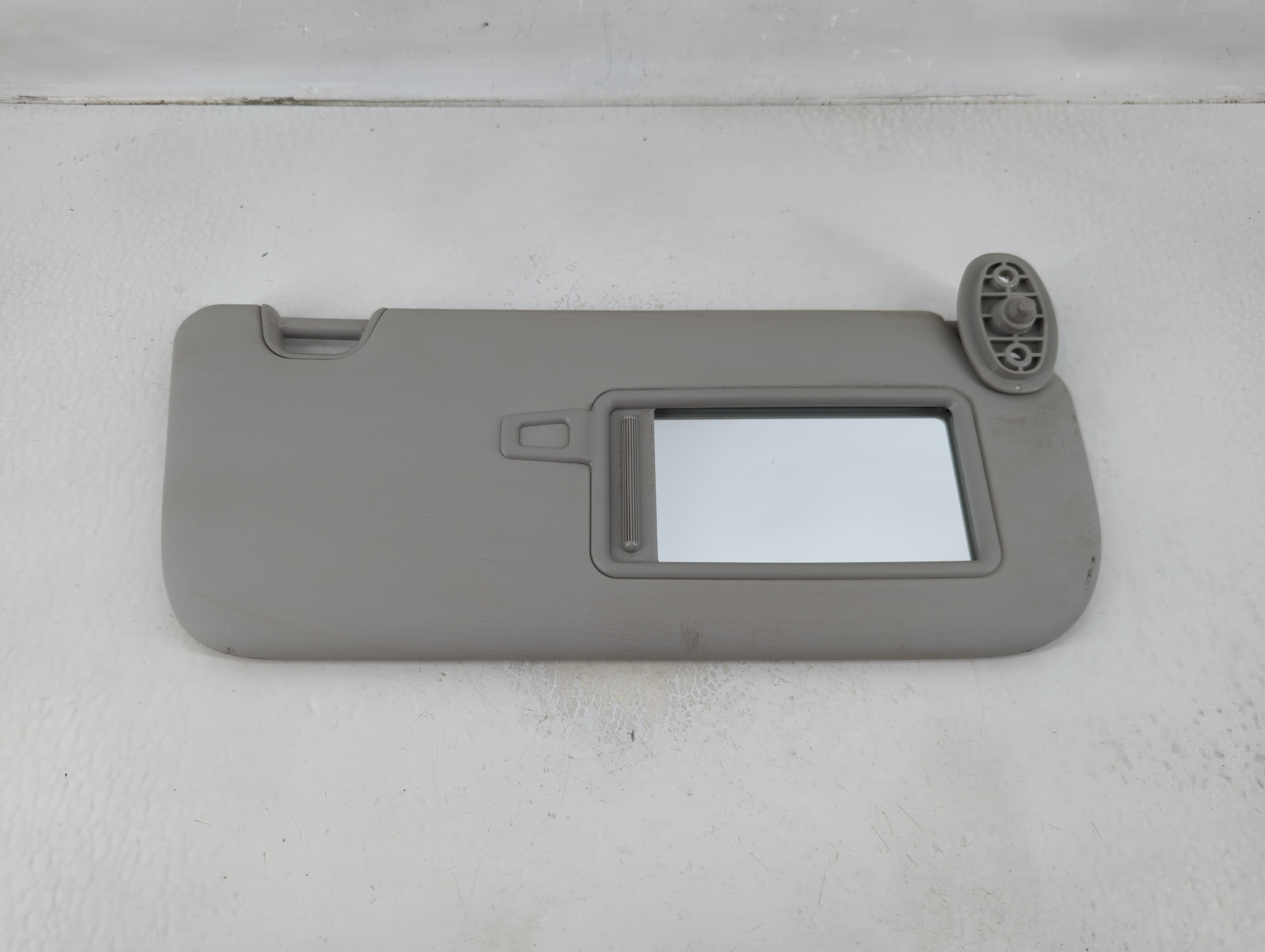 2014-2019 Kia Soul Passenger Sun Visor Mirror Right Sunvisor Pale Grey 1129769 - Oemusedautoparts1.com