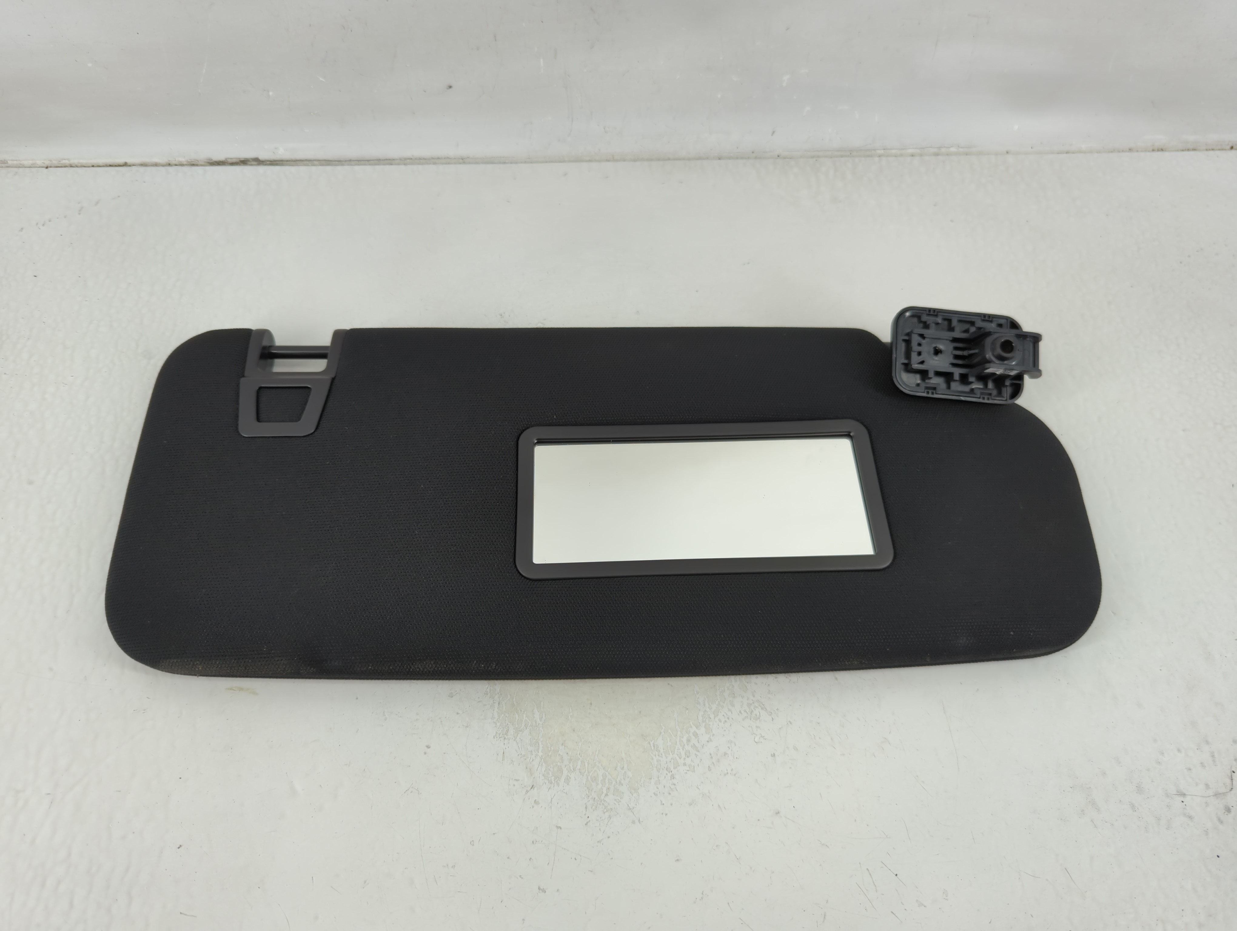 2023 Ford Explorer Passenger Sun Visor Mirror Right Sunvisor Black 1129814 - Oemusedautoparts1.com