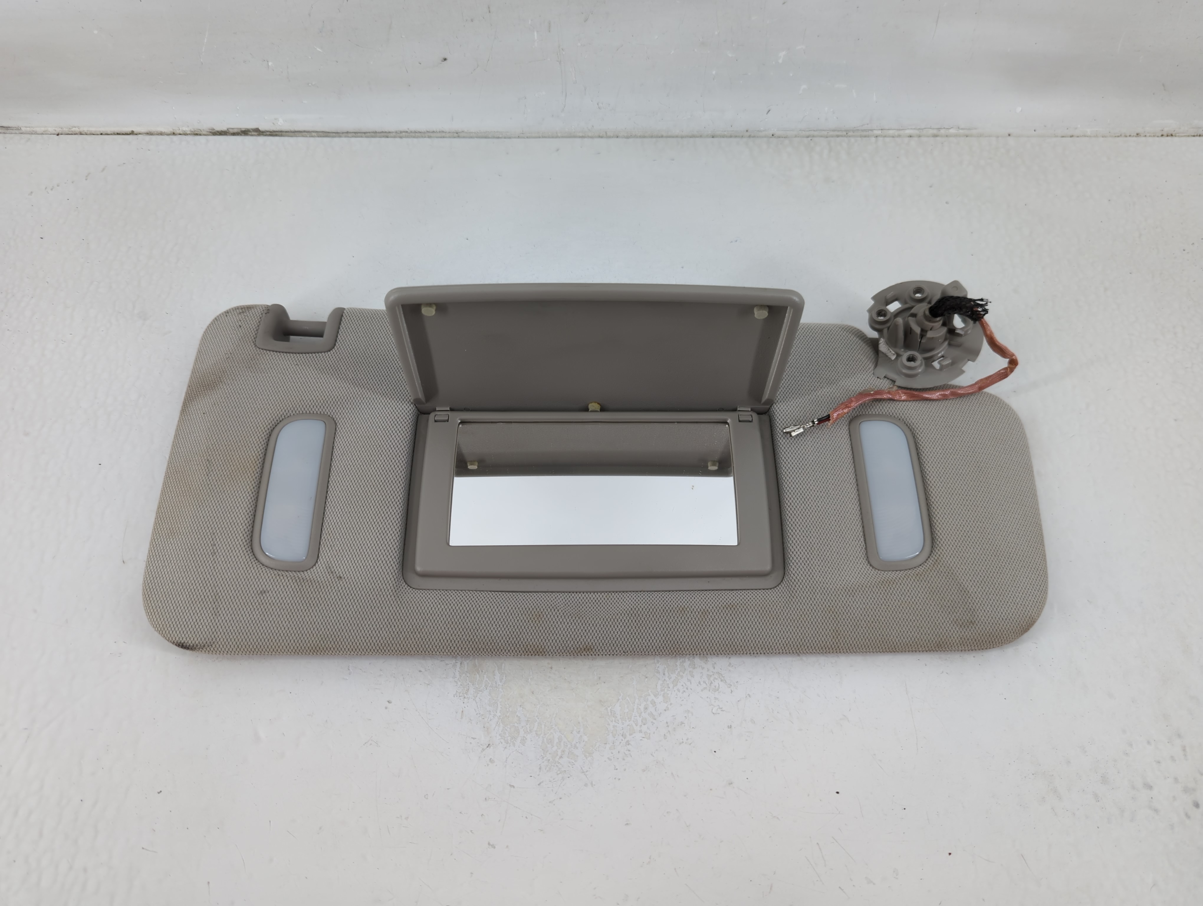 2010-2017 Gmc Terrain Passenger Sun Visor Mirror Right Sunvisor 1129842 - Oemusedautoparts1.com