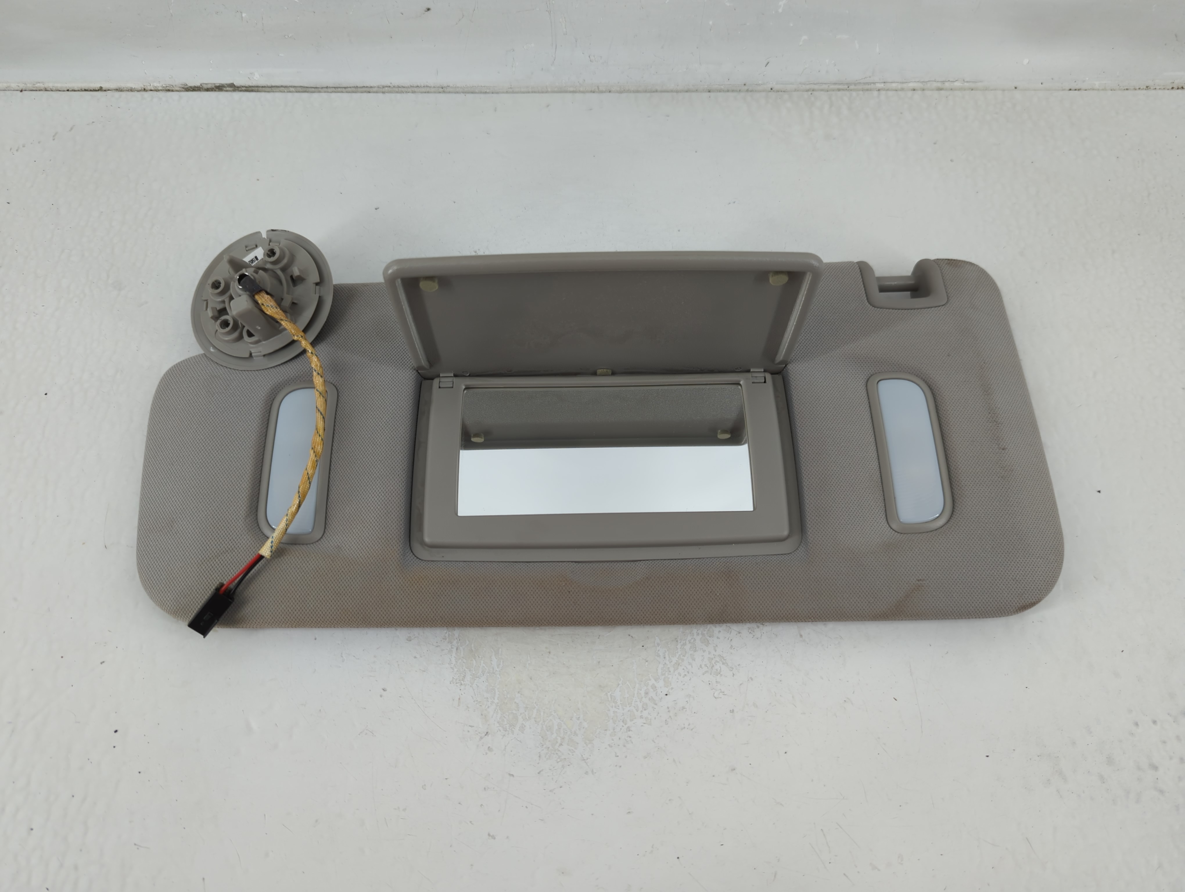Picture of 2008-2017 Buick Enclave Driver Sun Visor Mirror Left Sunvisor Light Gray 1129855