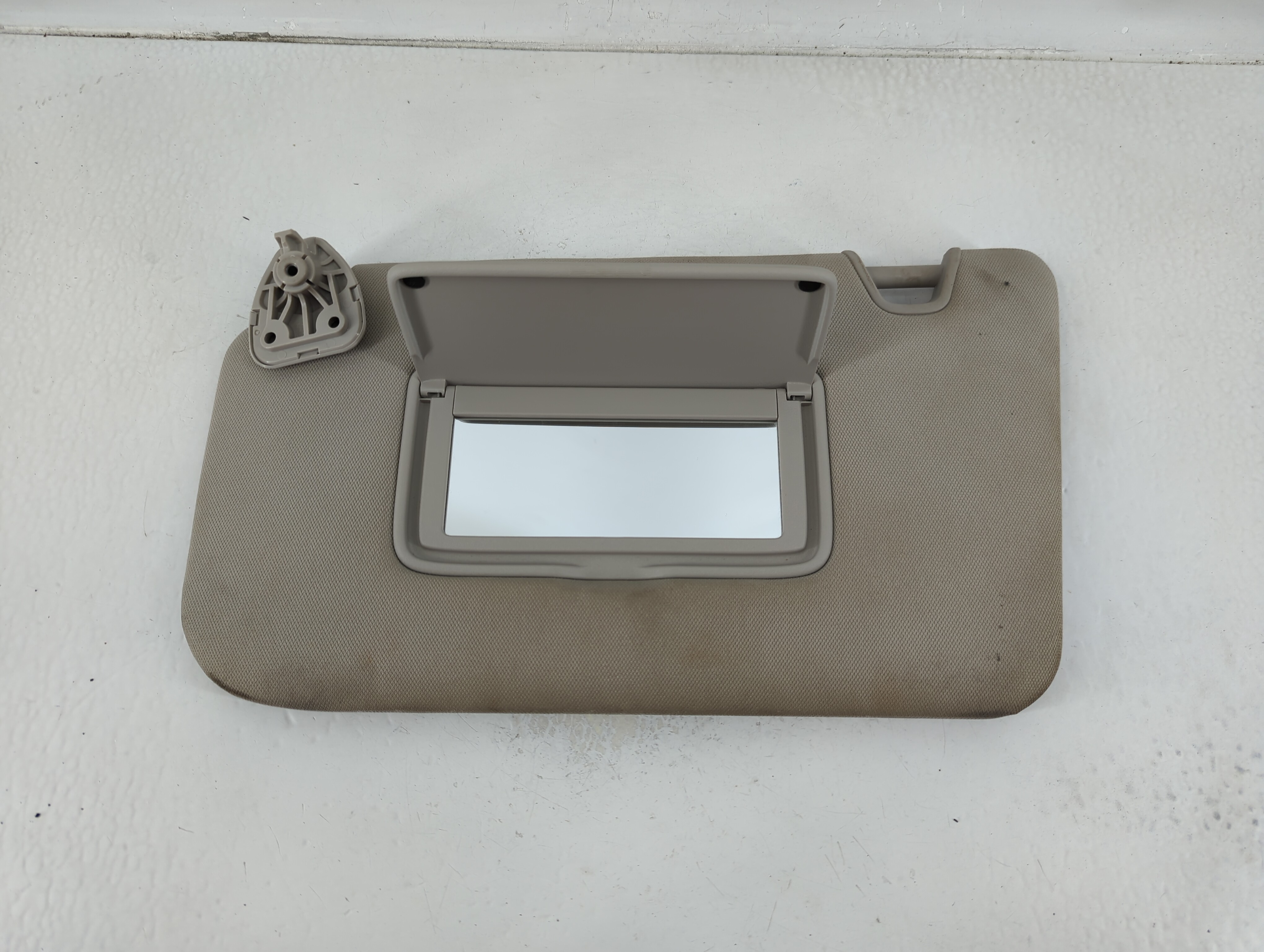 2018-2020 Nissan Rogue Driver Sun Visor Mirror Left Sunvisor Light Tan 1129862 - Oemusedautoparts1.com