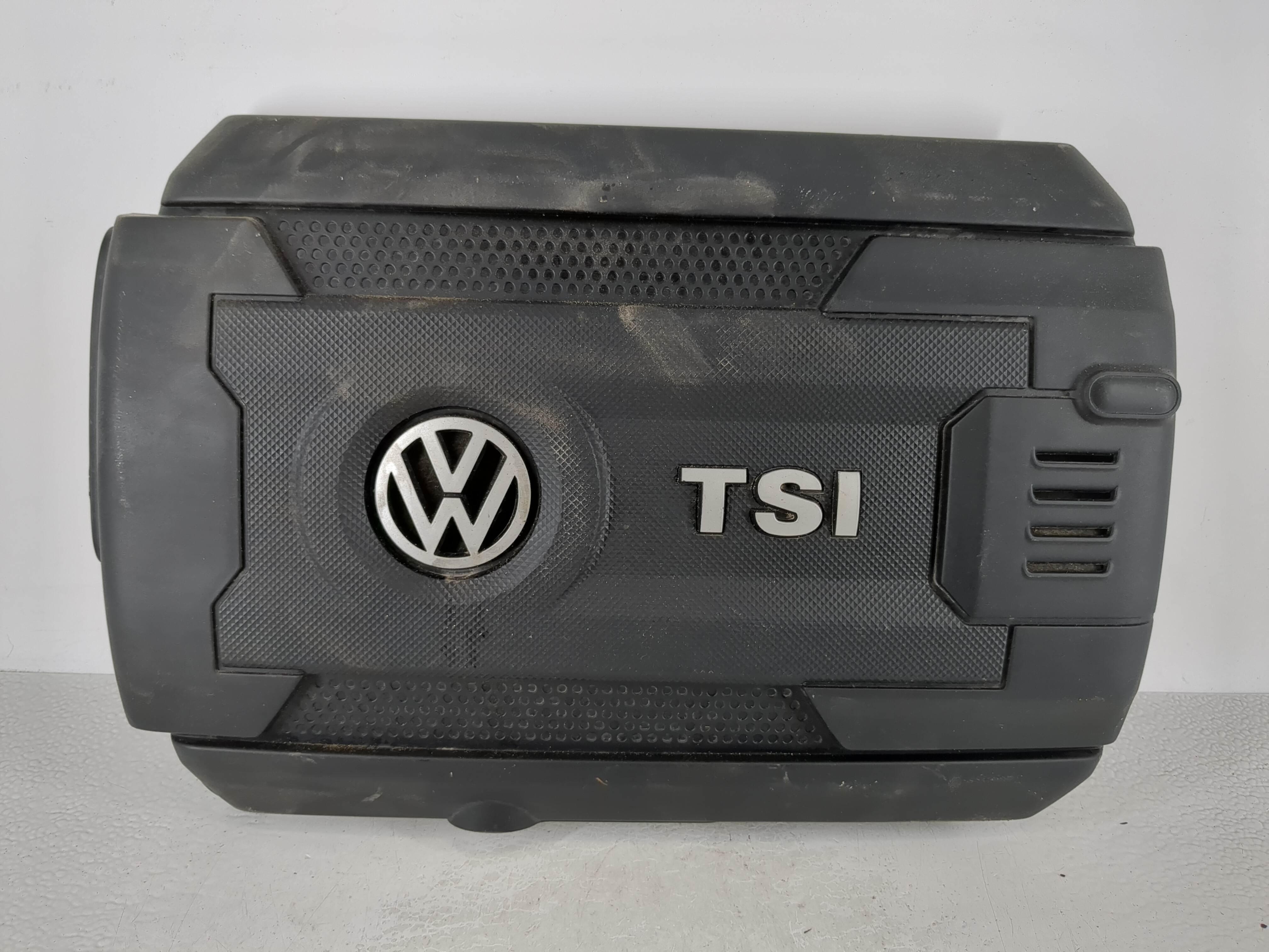 Picture of 2018 Volkswagen Golf Engine Cover 1129875