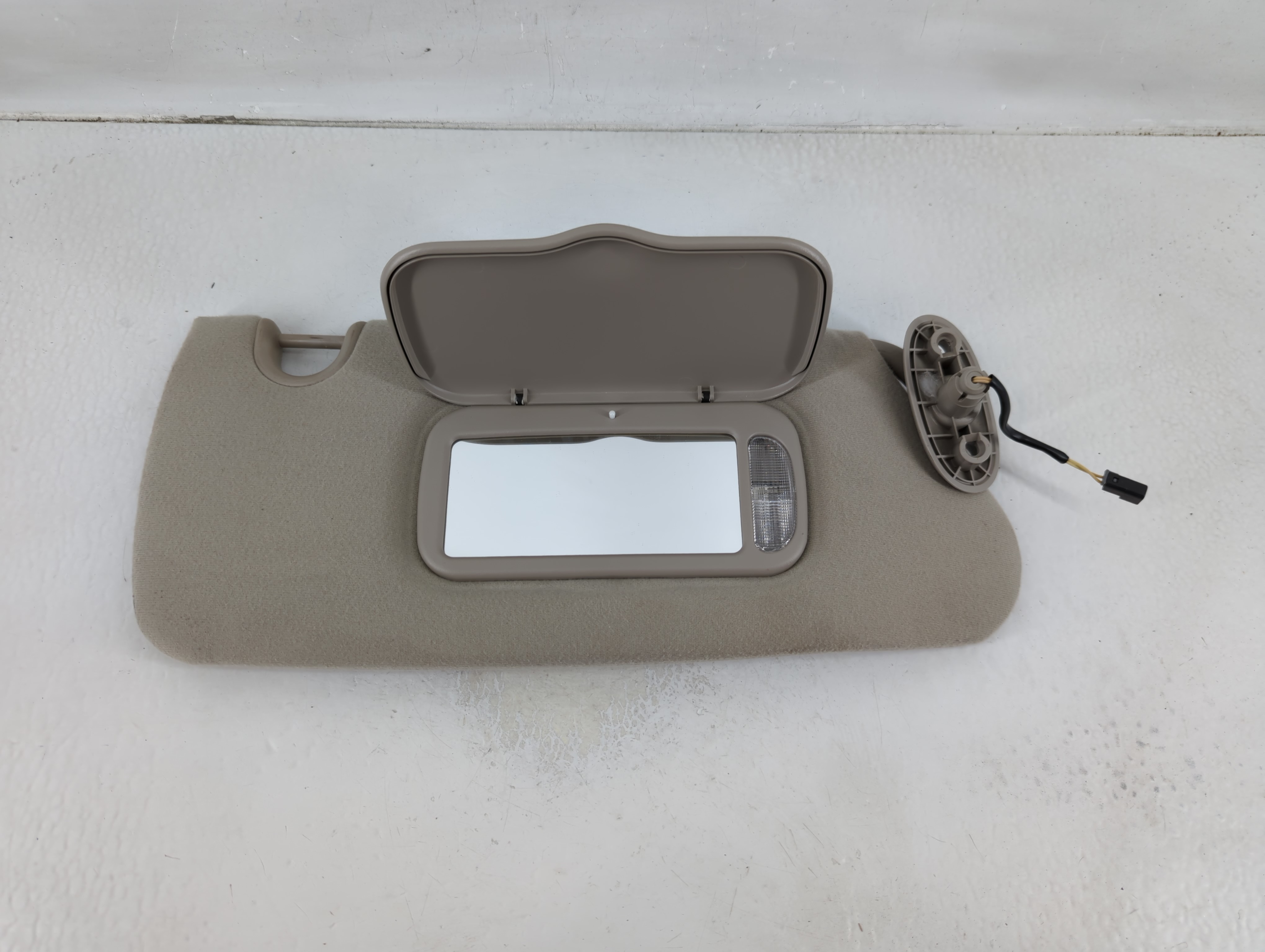 Picture of 2007-2009 Chrysler Aspen Passenger Sun Visor Mirror Right Sunvisor Grey 1129885