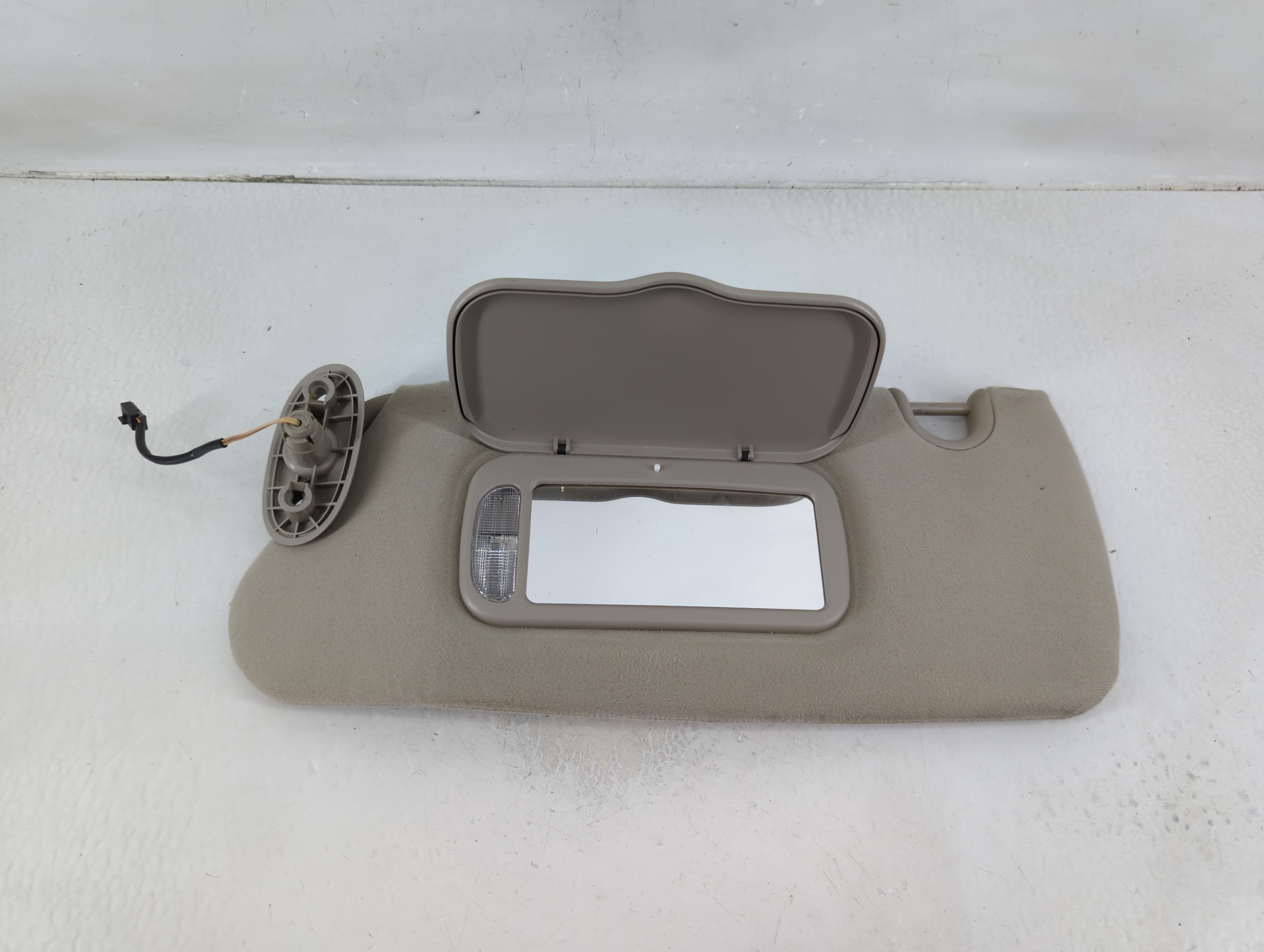 Picture of 2007-2009 Chrysler Aspen Driver Sun Visor Mirror Left Sunvisor Grey 1129886