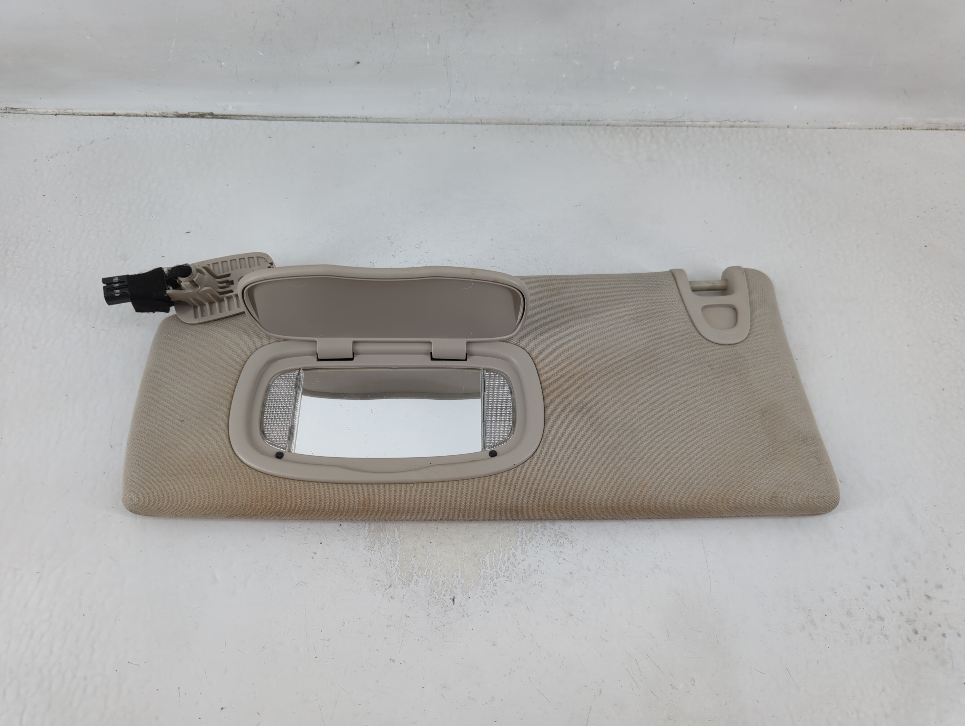 2014-2018 Jeep Cherokee Driver Sun Visor Mirror Left Sunvisor Light Gray 1129914 - Oemusedautoparts1.com