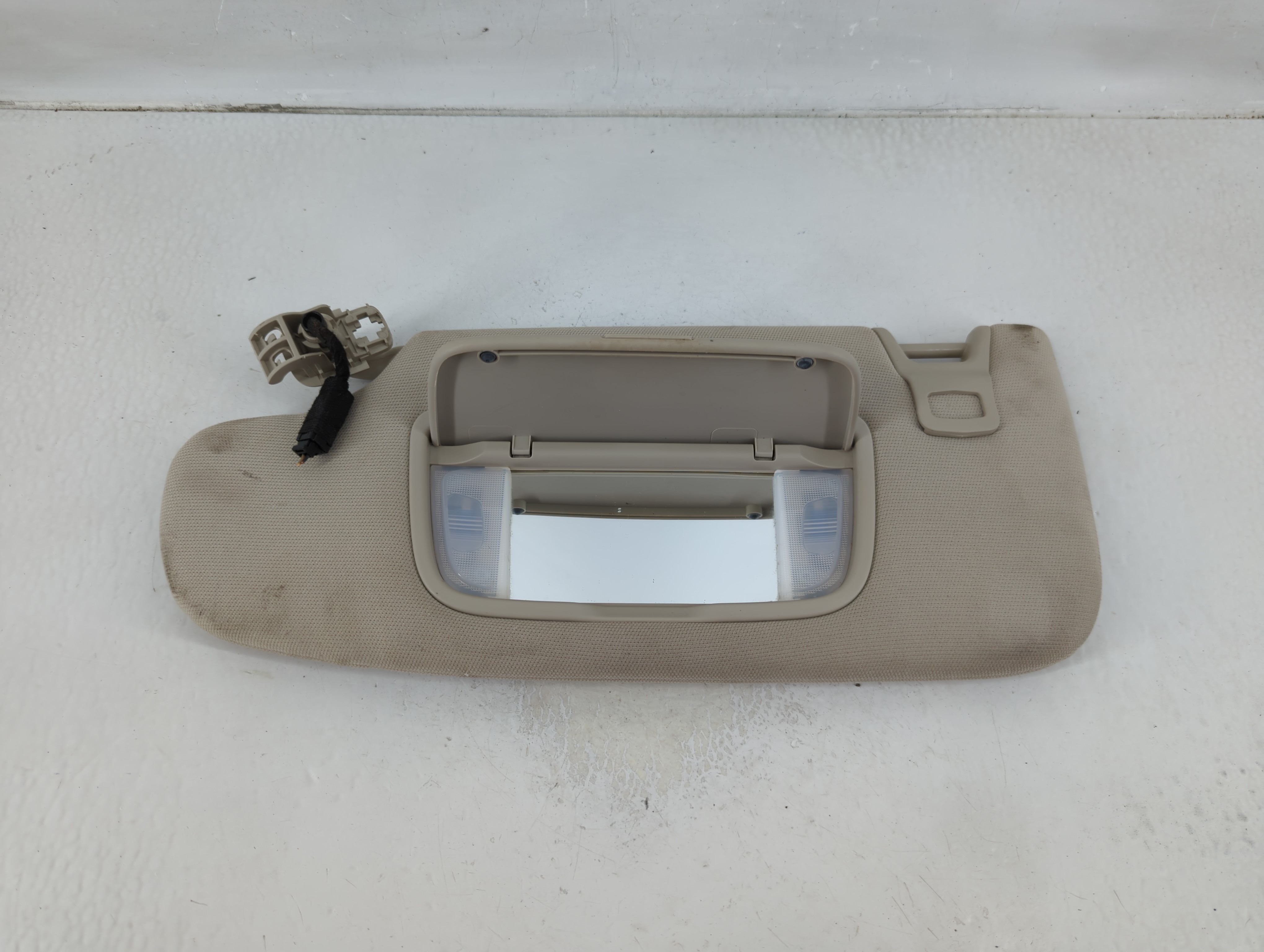 2017-2020 Ford Fusion Driver Sun Visor Mirror Left Sunvisor Light Tan 1129921 - Oemusedautoparts1.com