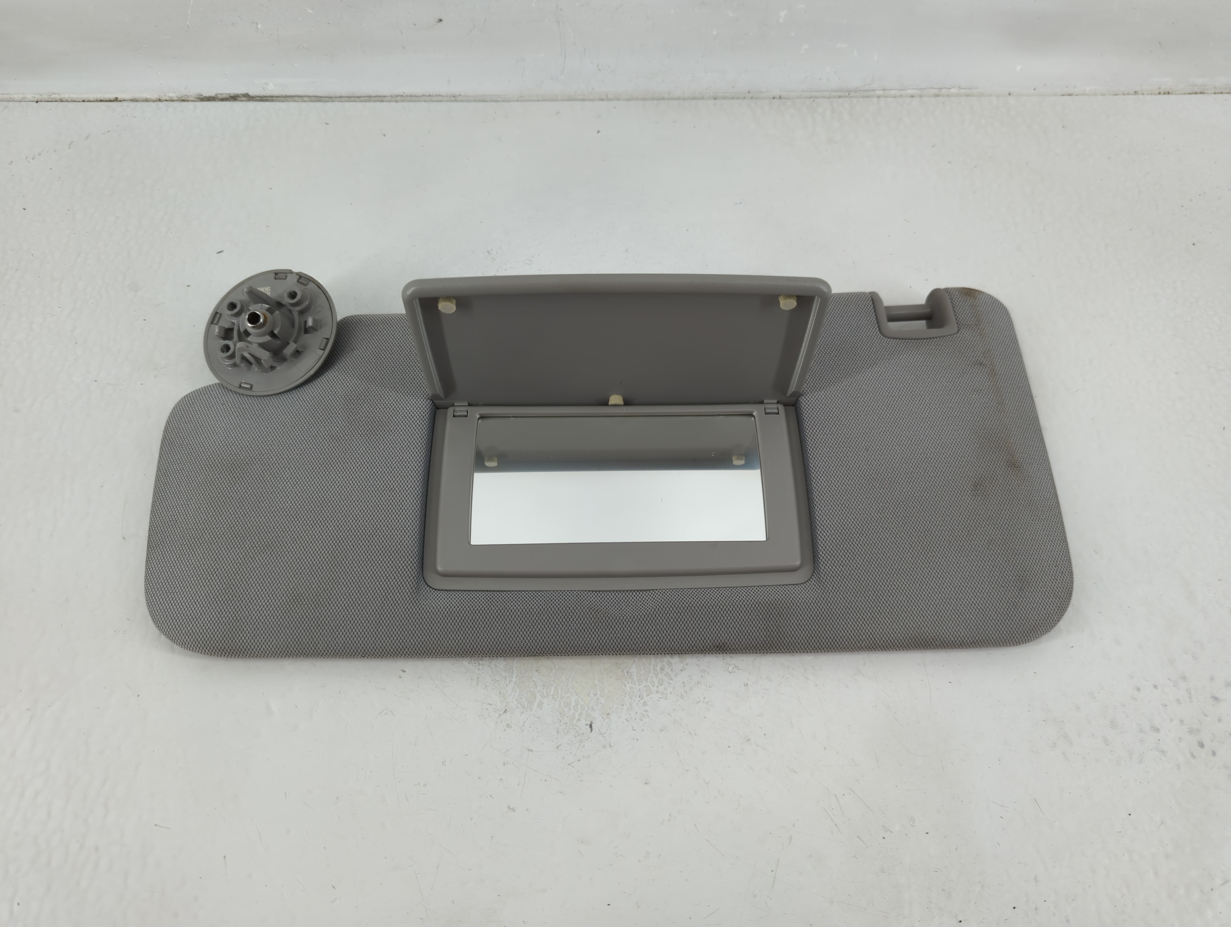 2017-2021 Chevrolet Trax Driver Sun Visor Mirror Left Sunvisor Grey 1129922 - Oemusedautoparts1.com